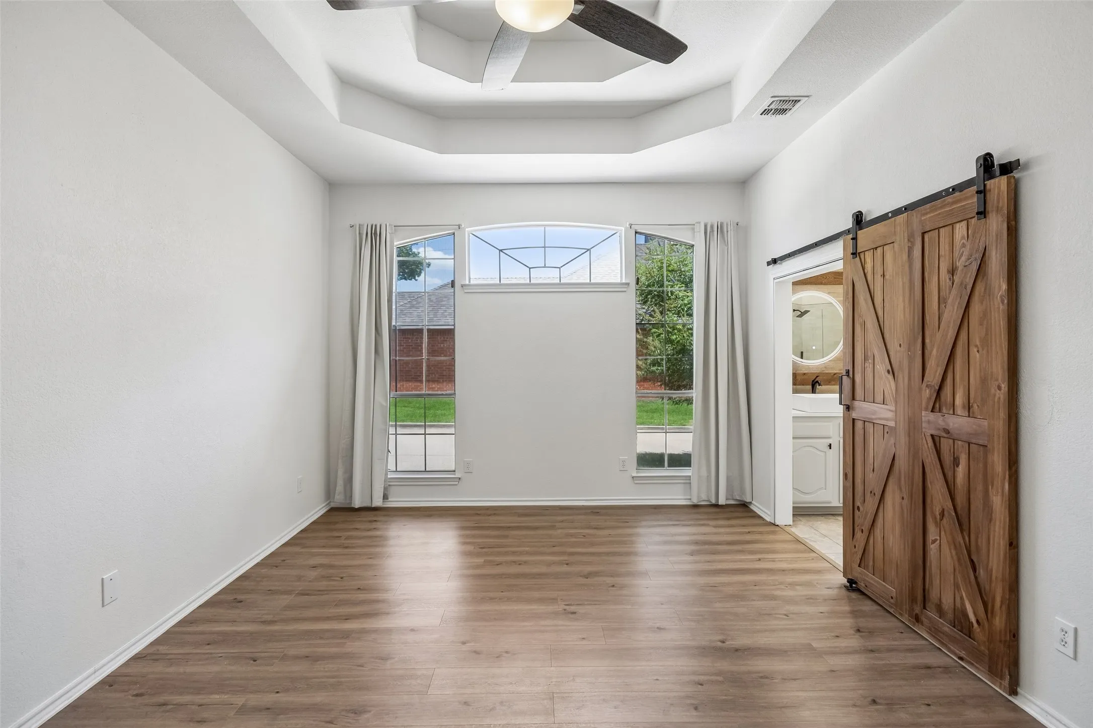 Single Family Residence For Sale in Tarrant County , 1606 Sarah Brooks Drive, Keller, Texas 76248, 4 Bedroom, 2 Bathroom, 3 Garage spaces, 2,385 Sqft, built in 1994, Preowned, mls#21229408, Real Estate Agent in Keller, Homes For Sale in Tarrant county, Homes For Sale in Keller, Realtor in Keller Texas, Real Estate Brokerage Independent Realty Texas, Luminita Cordes Realtor