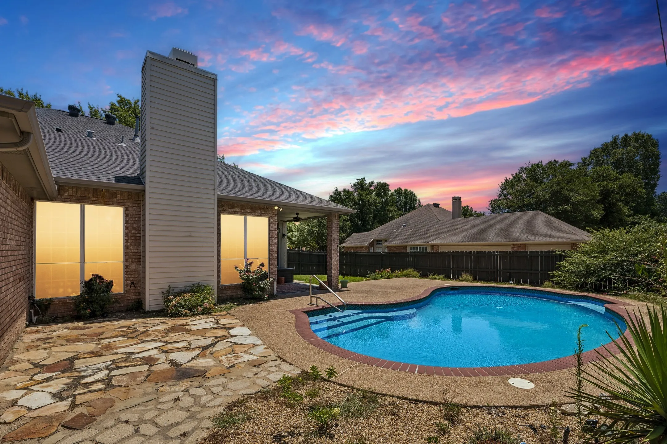 Single Family Residence For Sale in Tarrant County , 1606 Sarah Brooks Drive, Keller, Texas 76248, 4 Bedroom, 2 Bathroom, 3 Garage spaces, 2,385 Sqft, built in 1994, Preowned, mls#21229408, Real Estate Agent in Keller, Homes For Sale in Tarrant county, Homes For Sale in Keller, Realtor in Keller Texas, Real Estate Brokerage Independent Realty Texas, Luminita Cordes Realtor
