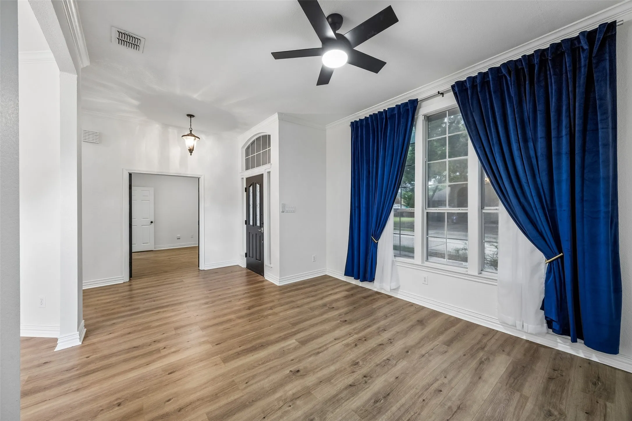 Single Family Residence For Sale in Tarrant County , 1606 Sarah Brooks Drive, Keller, Texas 76248, 4 Bedroom, 2 Bathroom, 3 Garage spaces, 2,385 Sqft, built in 1994, Preowned, mls#21229408, Real Estate Agent in Keller, Homes For Sale in Tarrant county, Homes For Sale in Keller, Realtor in Keller Texas, Real Estate Brokerage Independent Realty Texas, Luminita Cordes Realtor
