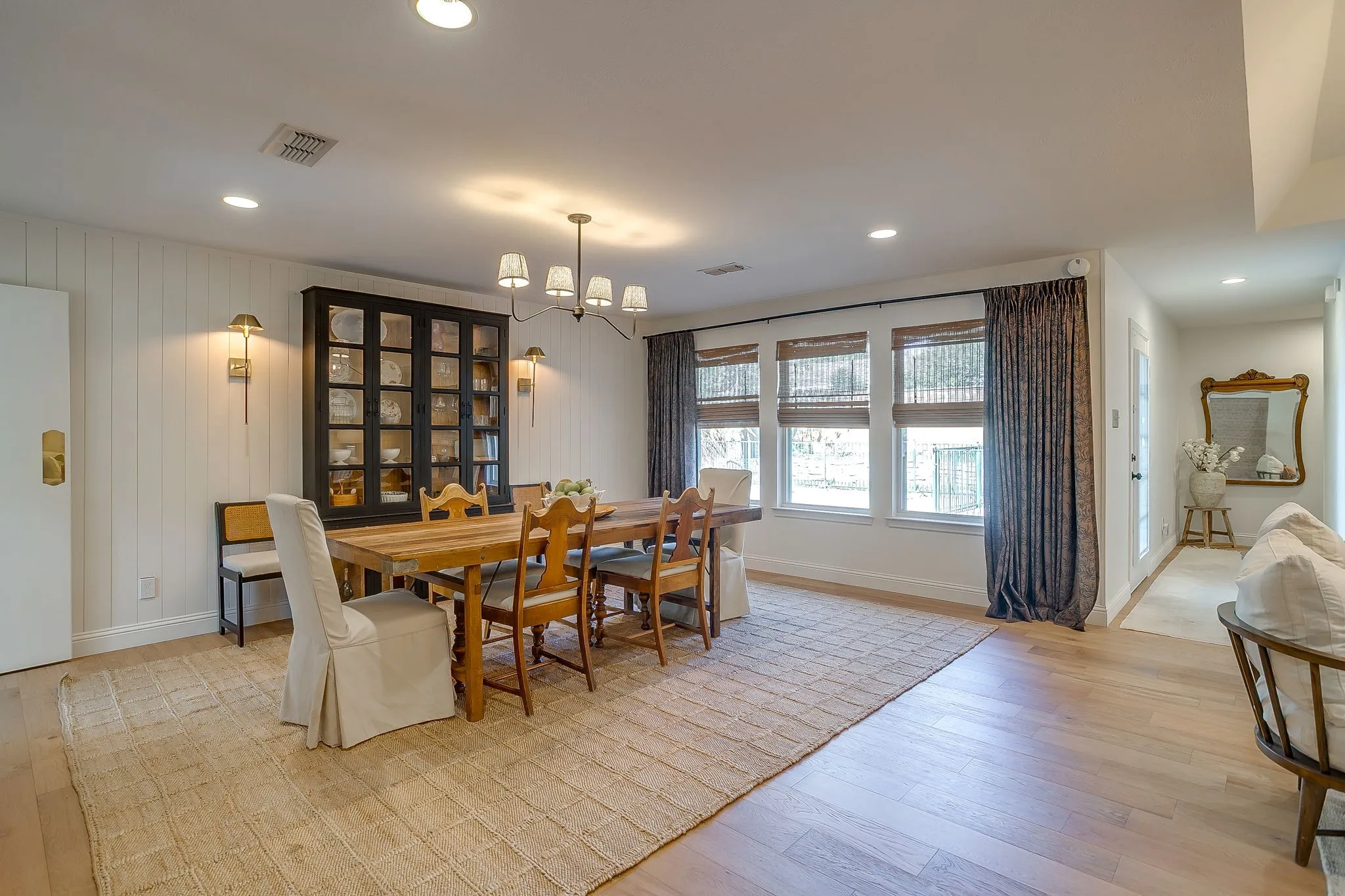 Single Family Residence For Sale in Tarrant County , 3917 Marys Creek Drive, Benbrook, Texas 76116, 3 Bedrooms, 2 Bathrooms, 2 Garage spaces, 1,940 Sqft, built in 1962, Preowned, Price $367,000, mls#21230952, Real Estate Agent in Benbrook, Homes For Sale in Tarrant county, Homes For Sale in Benbrook, Realtor in Benbrook Texas, Real Estate Brokerage Independent Realty Texas, Luminita Cordes Realtor