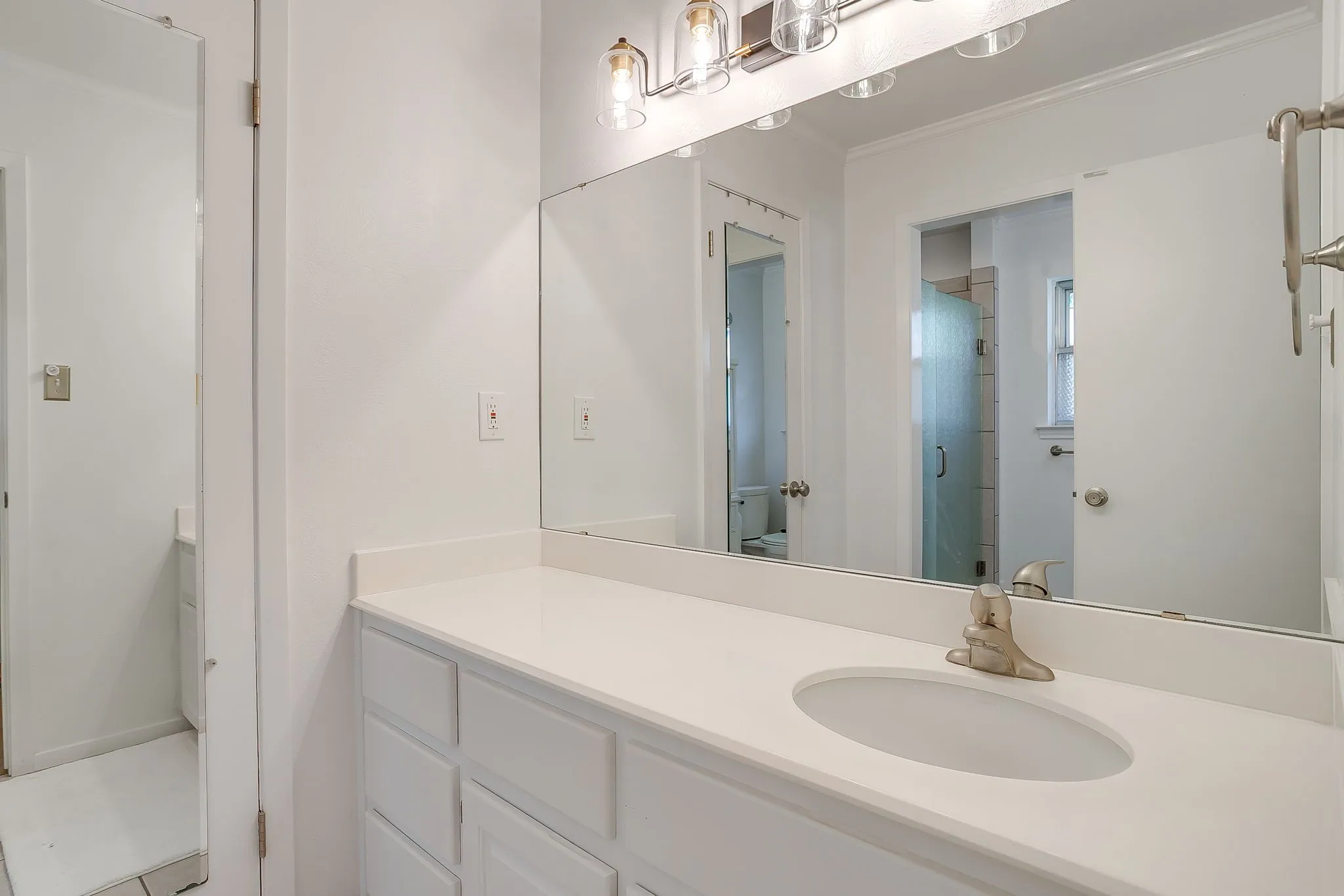 Single Family Residence For Sale in Tarrant County , 3917 Marys Creek Drive, Benbrook, Texas 76116, 3 Bedrooms, 2 Bathrooms, 2 Garage spaces, 1,940 Sqft, built in 1962, Preowned, Price $367,000, mls#21230952, Real Estate Agent in Benbrook, Homes For Sale in Tarrant county, Homes For Sale in Benbrook, Realtor in Benbrook Texas, Real Estate Brokerage Independent Realty Texas, Luminita Cordes Realtor