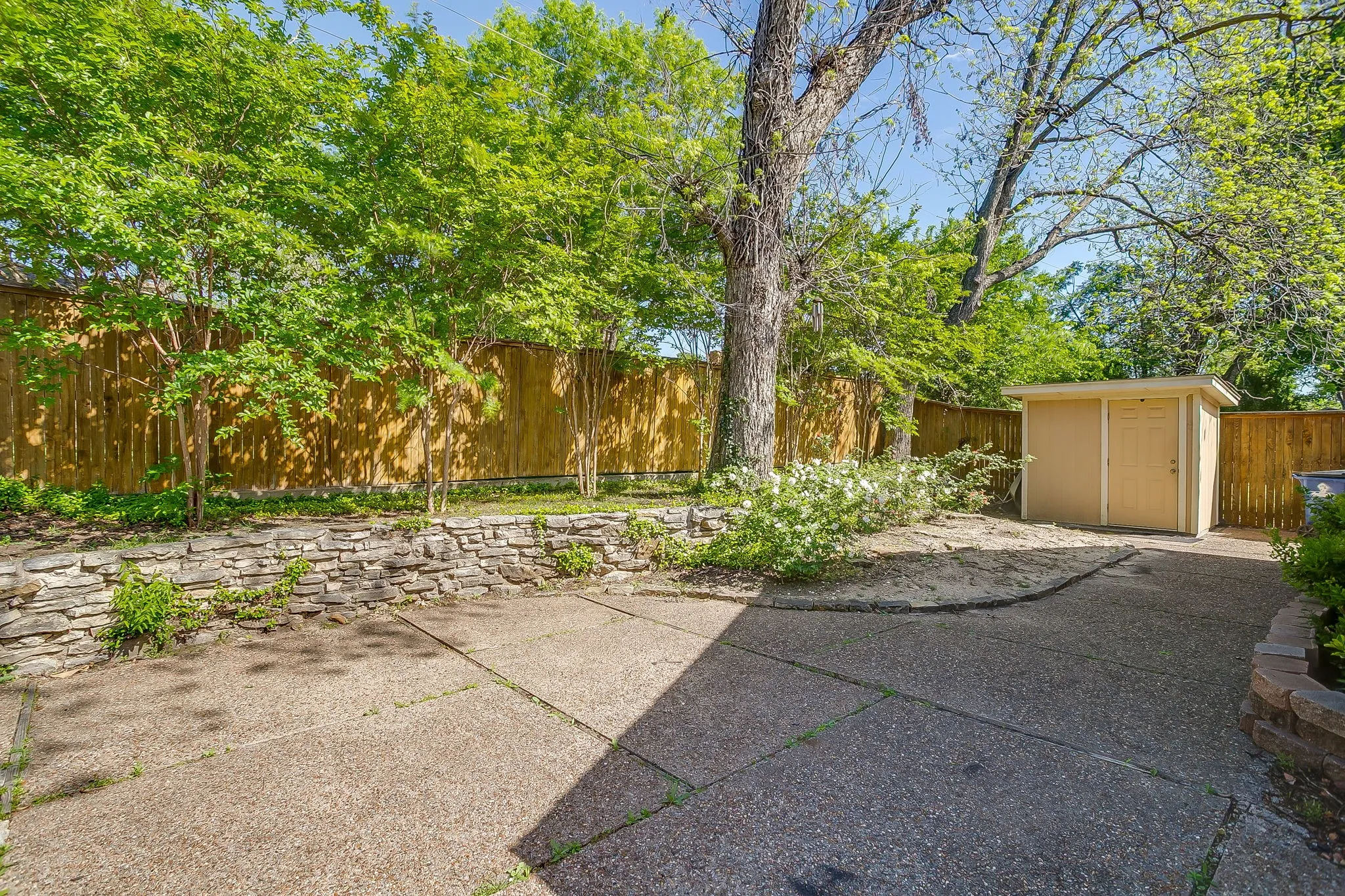 Single Family Residence For Sale in Tarrant County , 3917 Marys Creek Drive, Benbrook, Texas 76116, 3 Bedrooms, 2 Bathrooms, 2 Garage spaces, 1,940 Sqft, built in 1962, Preowned, Price $367,000, mls#21230952, Real Estate Agent in Benbrook, Homes For Sale in Tarrant county, Homes For Sale in Benbrook, Realtor in Benbrook Texas, Real Estate Brokerage Independent Realty Texas, Luminita Cordes Realtor