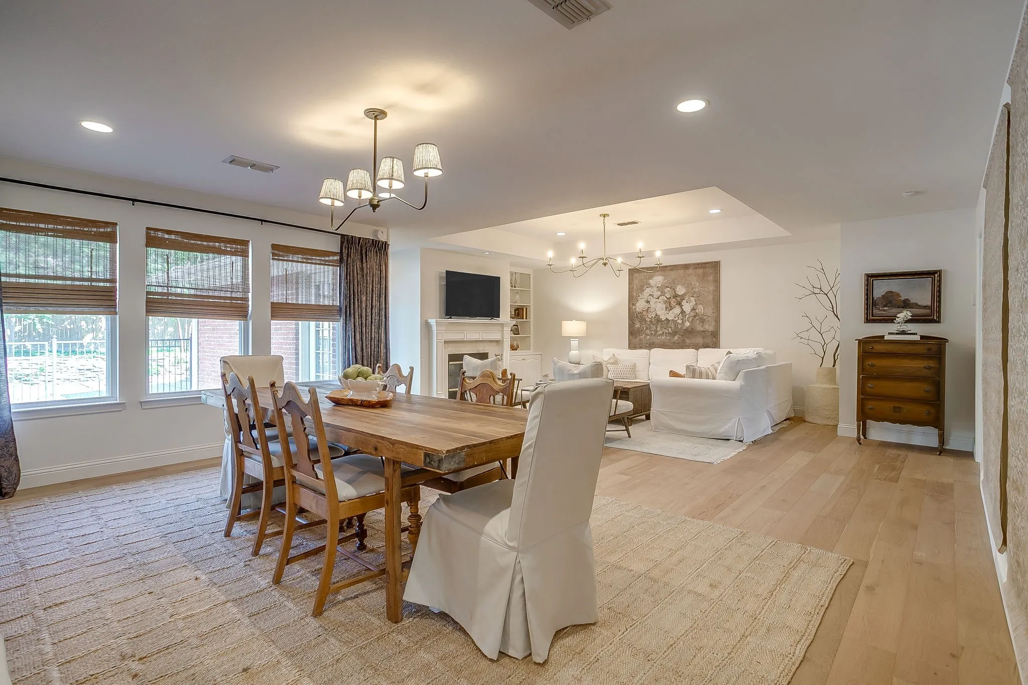Single Family Residence For Sale in Tarrant County , 3917 Marys Creek Drive, Benbrook, Texas 76116, 3 Bedrooms, 2 Bathrooms, 2 Garage spaces, 1,940 Sqft, built in 1962, Preowned, Price $367,000, mls#21230952, Real Estate Agent in Benbrook, Homes For Sale in Tarrant county, Homes For Sale in Benbrook, Realtor in Benbrook Texas, Real Estate Brokerage Independent Realty Texas, Luminita Cordes Realtor