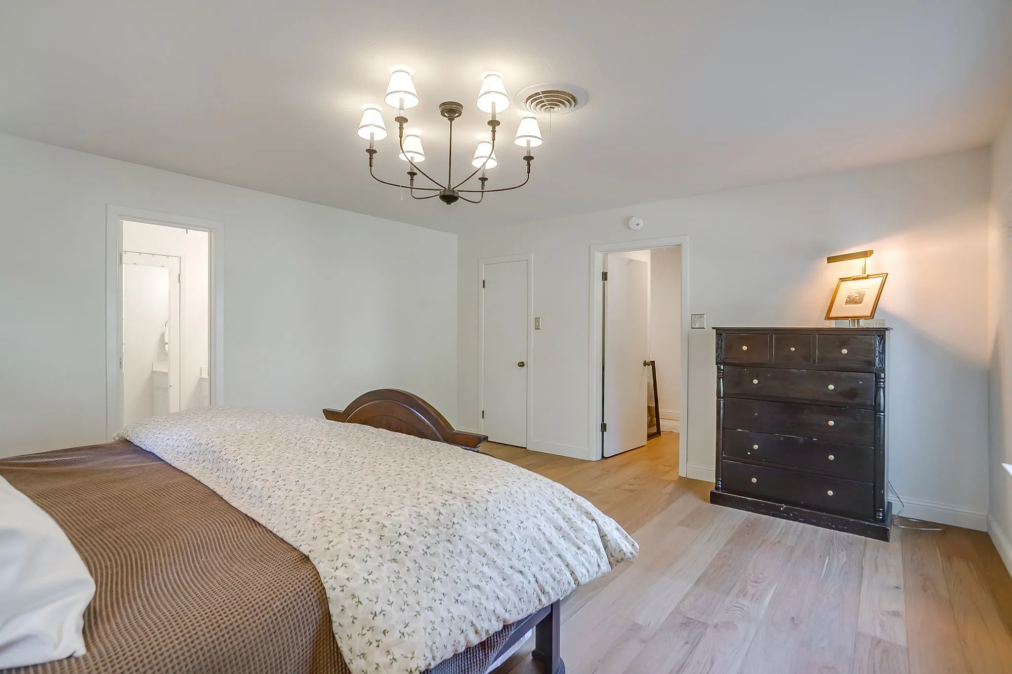 Single Family Residence For Sale in Tarrant County , 3917 Marys Creek Drive, Benbrook, Texas 76116, 3 Bedrooms, 2 Bathrooms, 2 Garage spaces, 1,940 Sqft, built in 1962, Preowned, Price $367,000, mls#21230952, Real Estate Agent in Benbrook, Homes For Sale in Tarrant county, Homes For Sale in Benbrook, Realtor in Benbrook Texas, Real Estate Brokerage Independent Realty Texas, Luminita Cordes Realtor