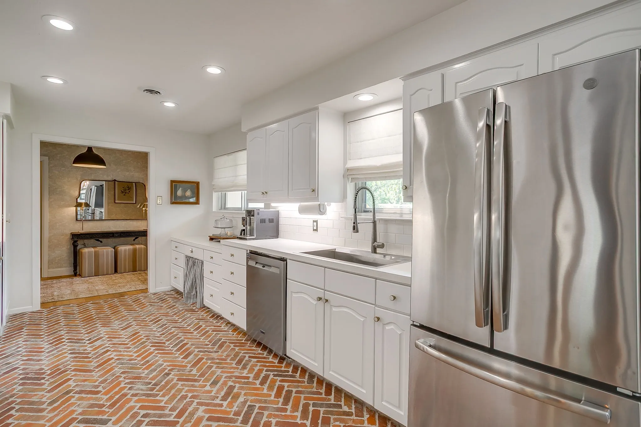 Single Family Residence For Sale in Tarrant County , 3917 Marys Creek Drive, Benbrook, Texas 76116, 3 Bedrooms, 2 Bathrooms, 2 Garage spaces, 1,940 Sqft, built in 1962, Preowned, Price $367,000, mls#21230952, Real Estate Agent in Benbrook, Homes For Sale in Tarrant county, Homes For Sale in Benbrook, Realtor in Benbrook Texas, Real Estate Brokerage Independent Realty Texas, Luminita Cordes Realtor
