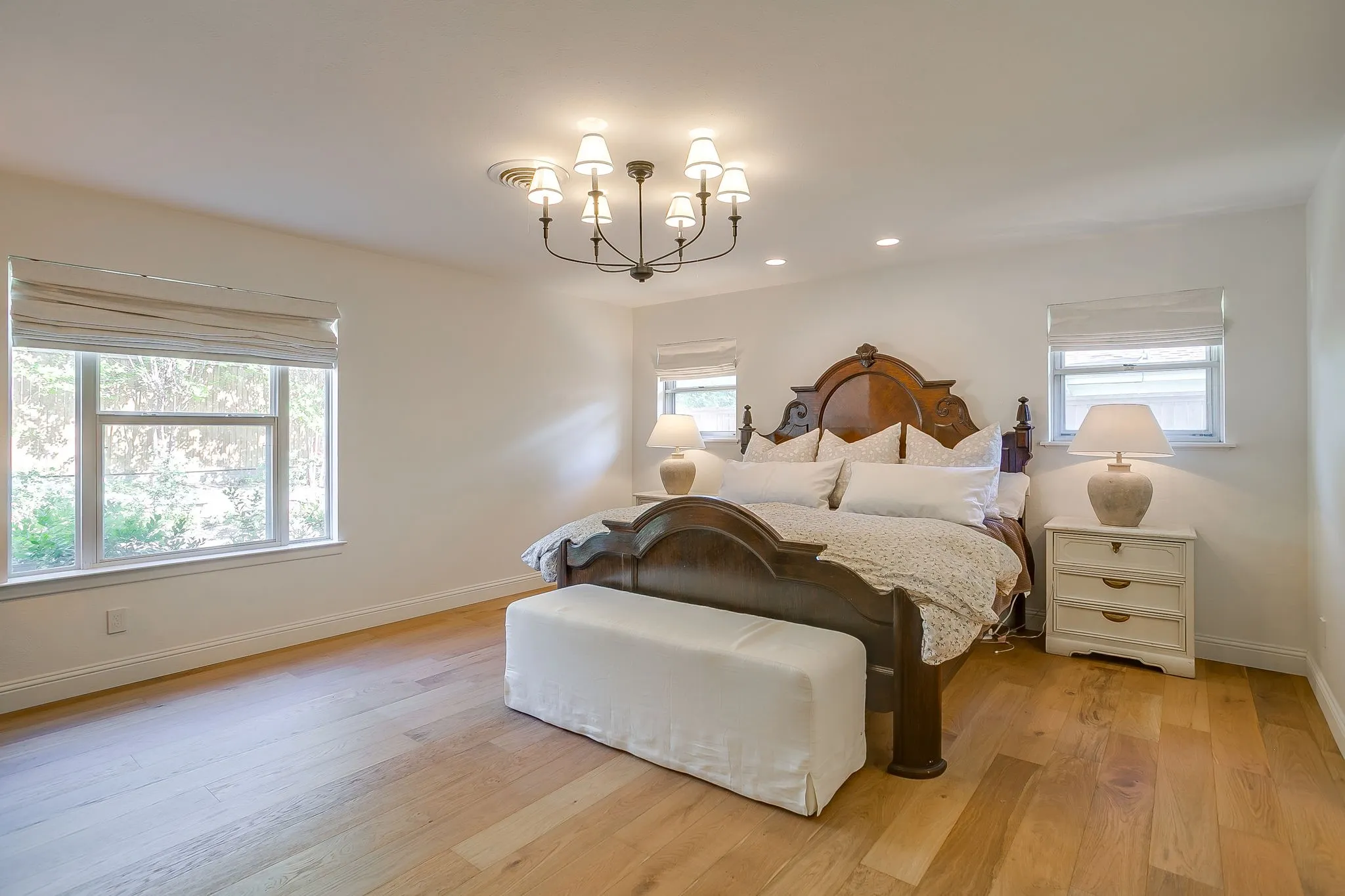 Single Family Residence For Sale in Tarrant County , 3917 Marys Creek Drive, Benbrook, Texas 76116, 3 Bedrooms, 2 Bathrooms, 2 Garage spaces, 1,940 Sqft, built in 1962, Preowned, Price $367,000, mls#21230952, Real Estate Agent in Benbrook, Homes For Sale in Tarrant county, Homes For Sale in Benbrook, Realtor in Benbrook Texas, Real Estate Brokerage Independent Realty Texas, Luminita Cordes Realtor