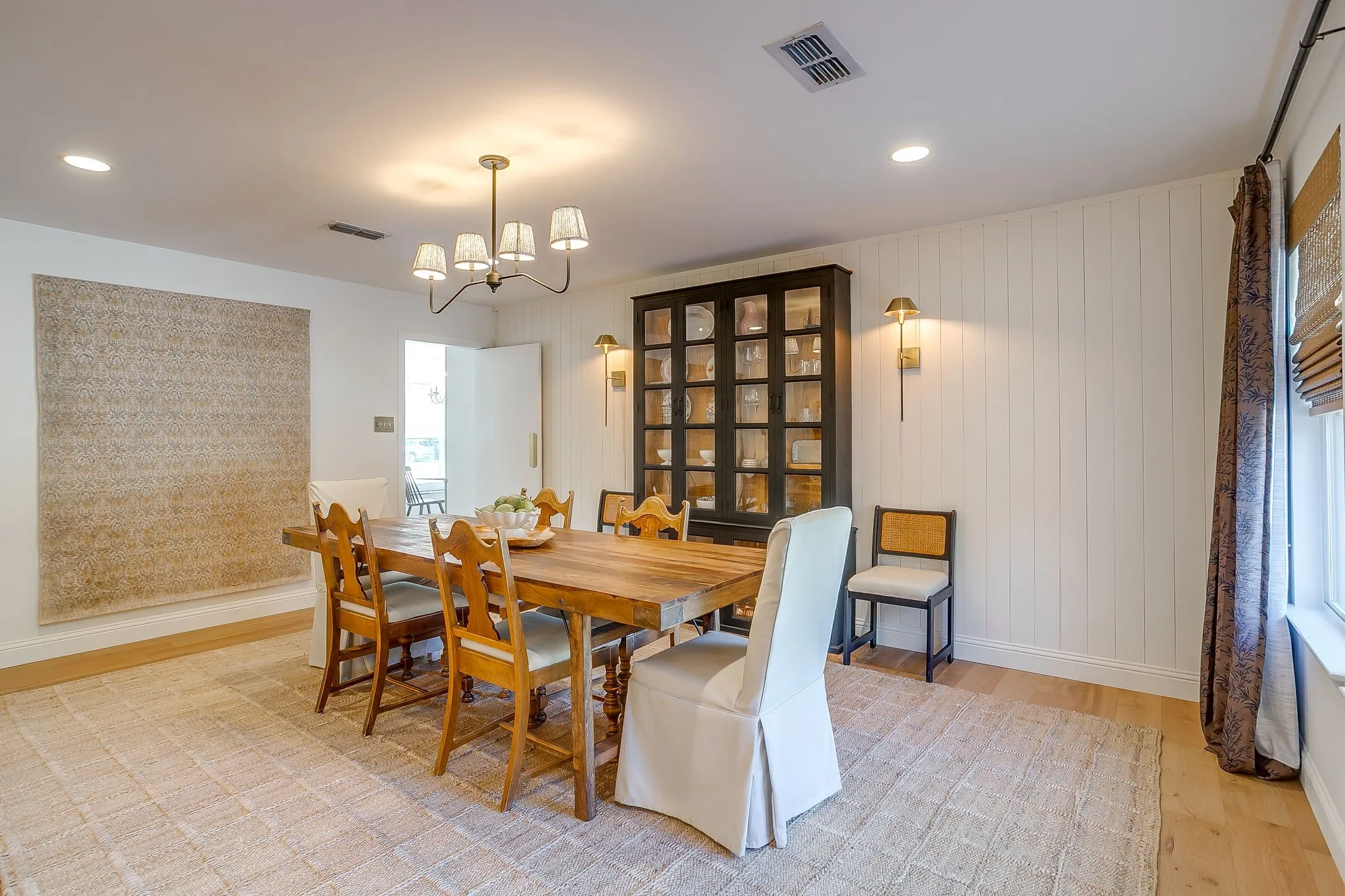 Single Family Residence For Sale in Tarrant County , 3917 Marys Creek Drive, Benbrook, Texas 76116, 3 Bedrooms, 2 Bathrooms, 2 Garage spaces, 1,940 Sqft, built in 1962, Preowned, Price $367,000, mls#21230952, Real Estate Agent in Benbrook, Homes For Sale in Tarrant county, Homes For Sale in Benbrook, Realtor in Benbrook Texas, Real Estate Brokerage Independent Realty Texas, Luminita Cordes Realtor