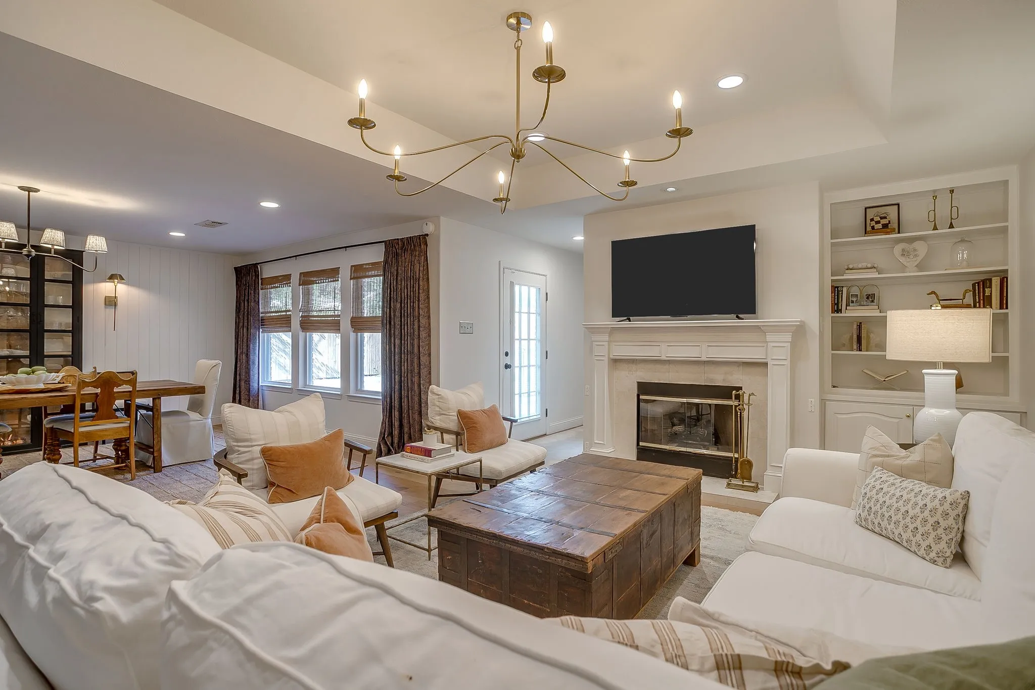 Single Family Residence For Sale in Tarrant County , 3917 Marys Creek Drive, Benbrook, Texas 76116, 3 Bedrooms, 2 Bathrooms, 2 Garage spaces, 1,940 Sqft, built in 1962, Preowned, Price $367,000, mls#21230952, Real Estate Agent in Benbrook, Homes For Sale in Tarrant county, Homes For Sale in Benbrook, Realtor in Benbrook Texas, Real Estate Brokerage Independent Realty Texas, Luminita Cordes Realtor
