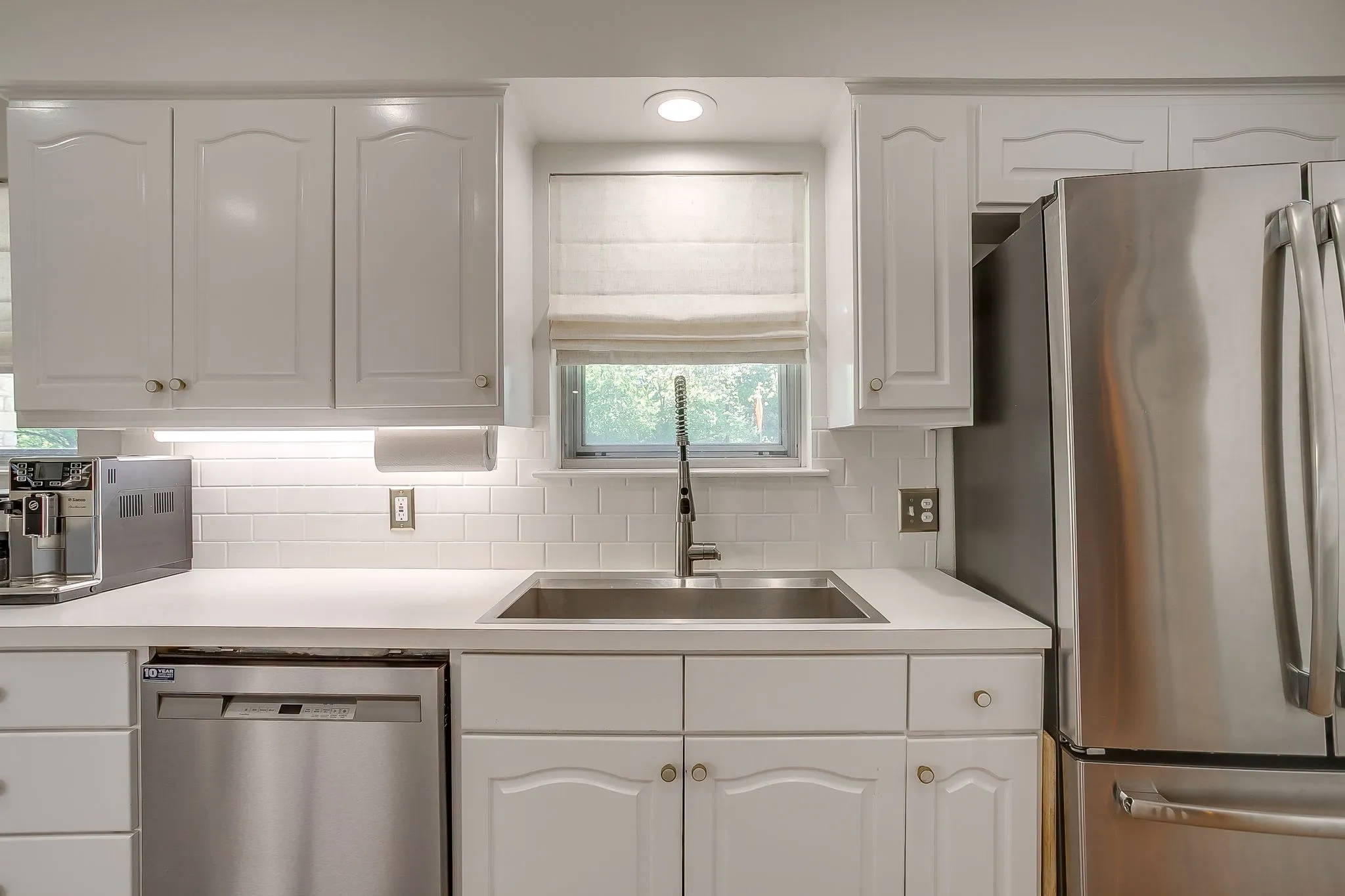 Single Family Residence For Sale in Tarrant County , 3917 Marys Creek Drive, Benbrook, Texas 76116, 3 Bedrooms, 2 Bathrooms, 2 Garage spaces, 1,940 Sqft, built in 1962, Preowned, Price $367,000, mls#21230952, Real Estate Agent in Benbrook, Homes For Sale in Tarrant county, Homes For Sale in Benbrook, Realtor in Benbrook Texas, Real Estate Brokerage Independent Realty Texas, Luminita Cordes Realtor