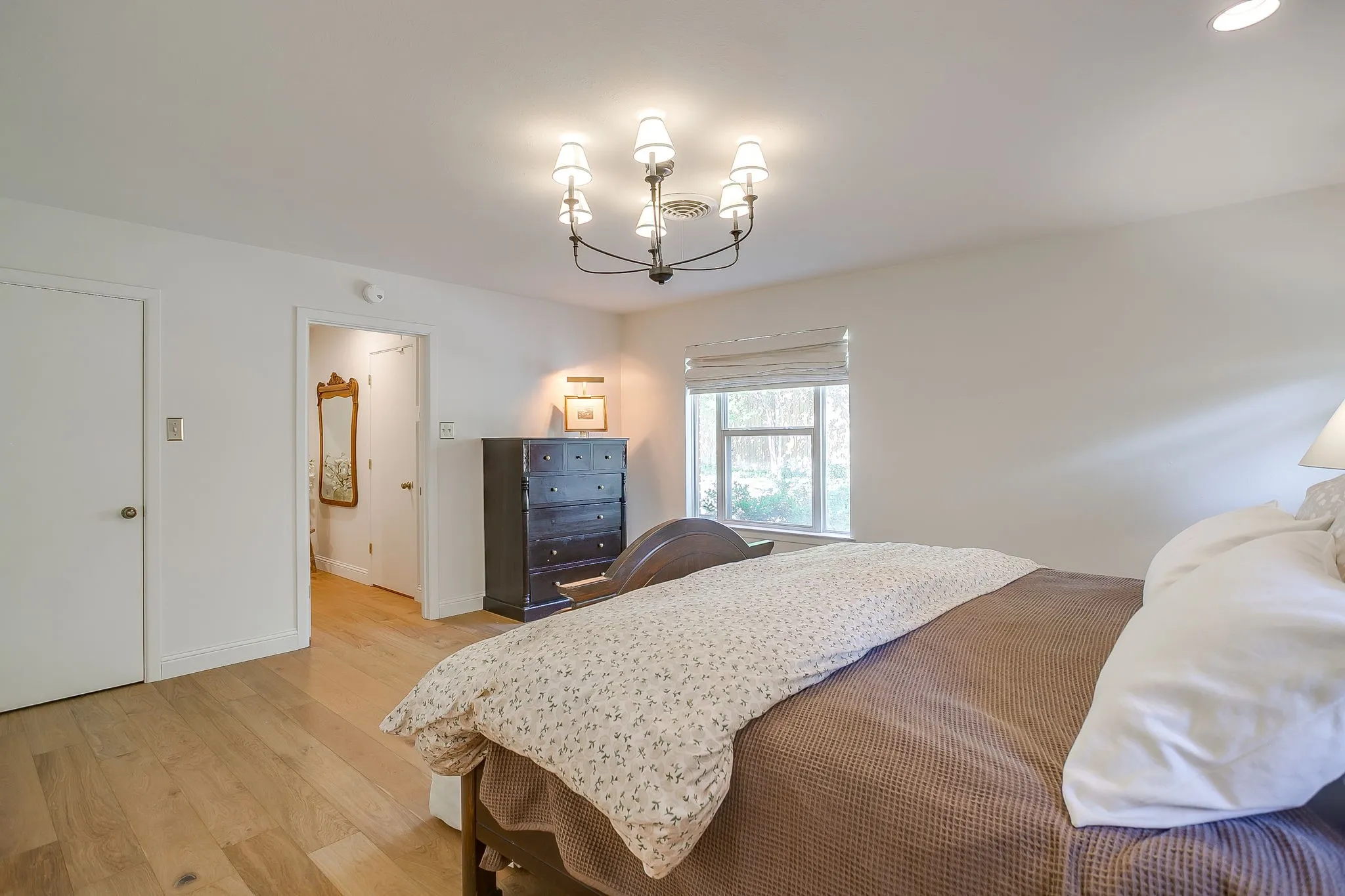 Single Family Residence For Sale in Tarrant County , 3917 Marys Creek Drive, Benbrook, Texas 76116, 3 Bedrooms, 2 Bathrooms, 2 Garage spaces, 1,940 Sqft, built in 1962, Preowned, Price $367,000, mls#21230952, Real Estate Agent in Benbrook, Homes For Sale in Tarrant county, Homes For Sale in Benbrook, Realtor in Benbrook Texas, Real Estate Brokerage Independent Realty Texas, Luminita Cordes Realtor
