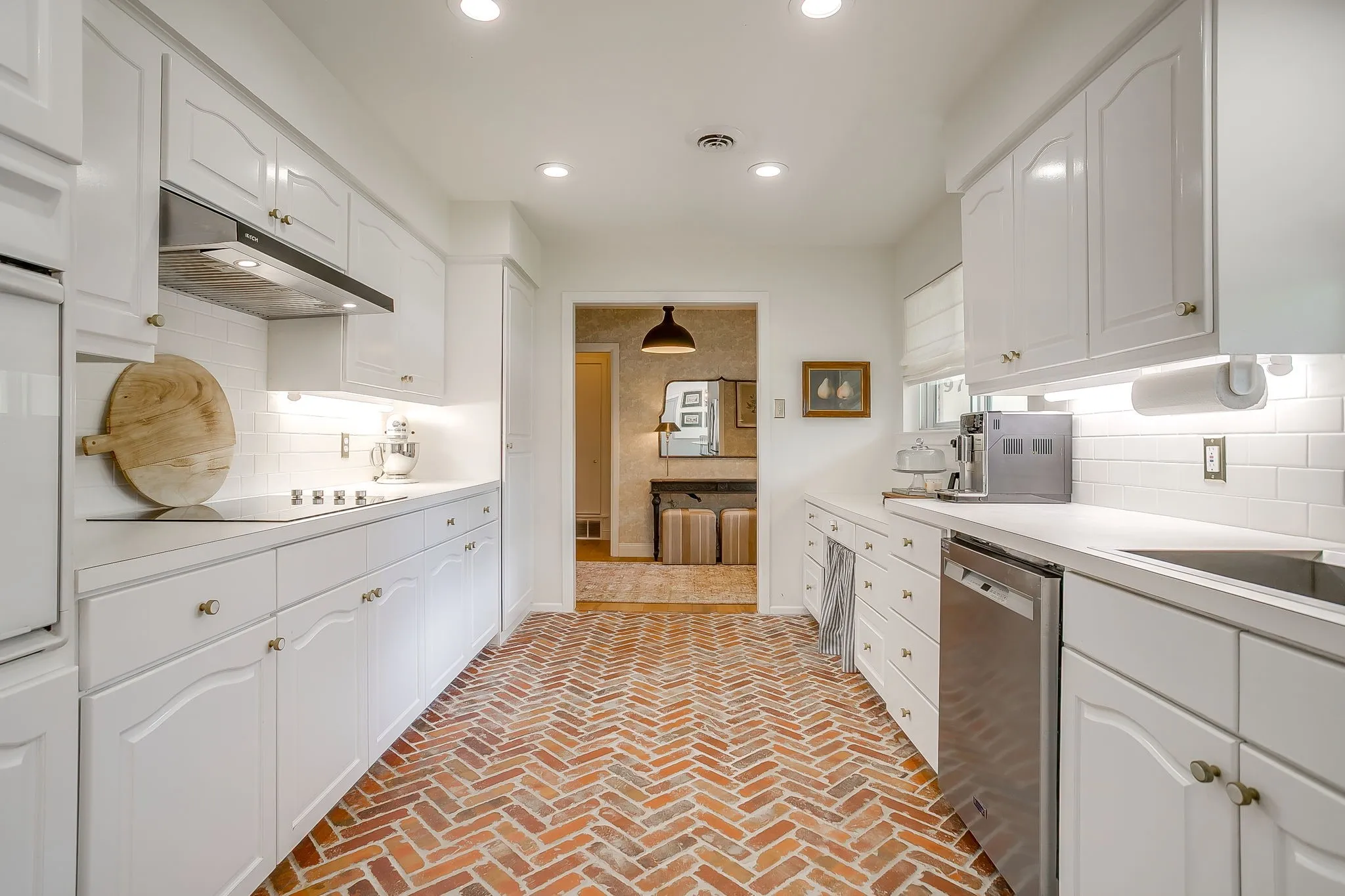 Single Family Residence For Sale in Tarrant County , 3917 Marys Creek Drive, Benbrook, Texas 76116, 3 Bedrooms, 2 Bathrooms, 2 Garage spaces, 1,940 Sqft, built in 1962, Preowned, Price $367,000, mls#21230952, Real Estate Agent in Benbrook, Homes For Sale in Tarrant county, Homes For Sale in Benbrook, Realtor in Benbrook Texas, Real Estate Brokerage Independent Realty Texas, Luminita Cordes Realtor