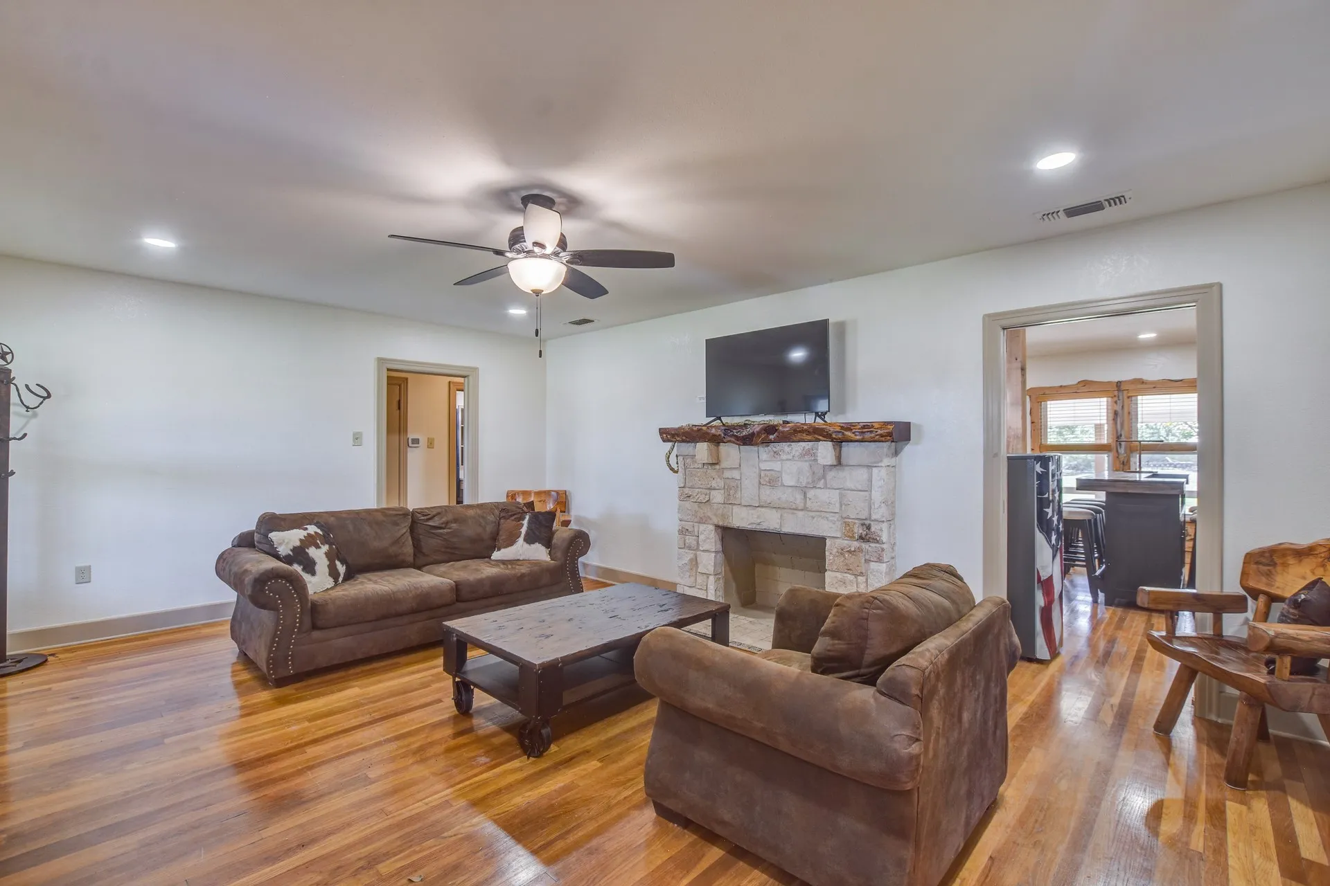 Hunter's cabin living room