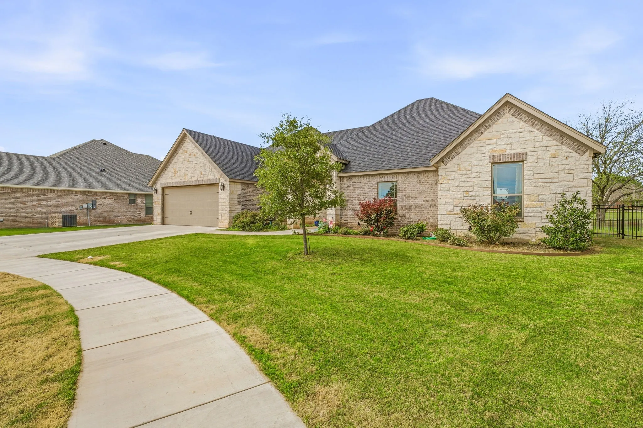 Single Family Residence For Sale in Erath County , 191 Crenshaw Court, Stephenville, Texas 76401, 4 Bedroom, 2 Bathroom, 2 Garage spaces, 2,293 Sqft, built in 2022, Preowned, Price $516,000, mls#21232813, Real Estate Agent in Stephenville, Homes For Sale in Erath county, Homes For Sale in Stephenville, Realtor in Stephenville Texas, Real Estate Brokerage Independent Realty Texas, Luminita Cordes Realtor