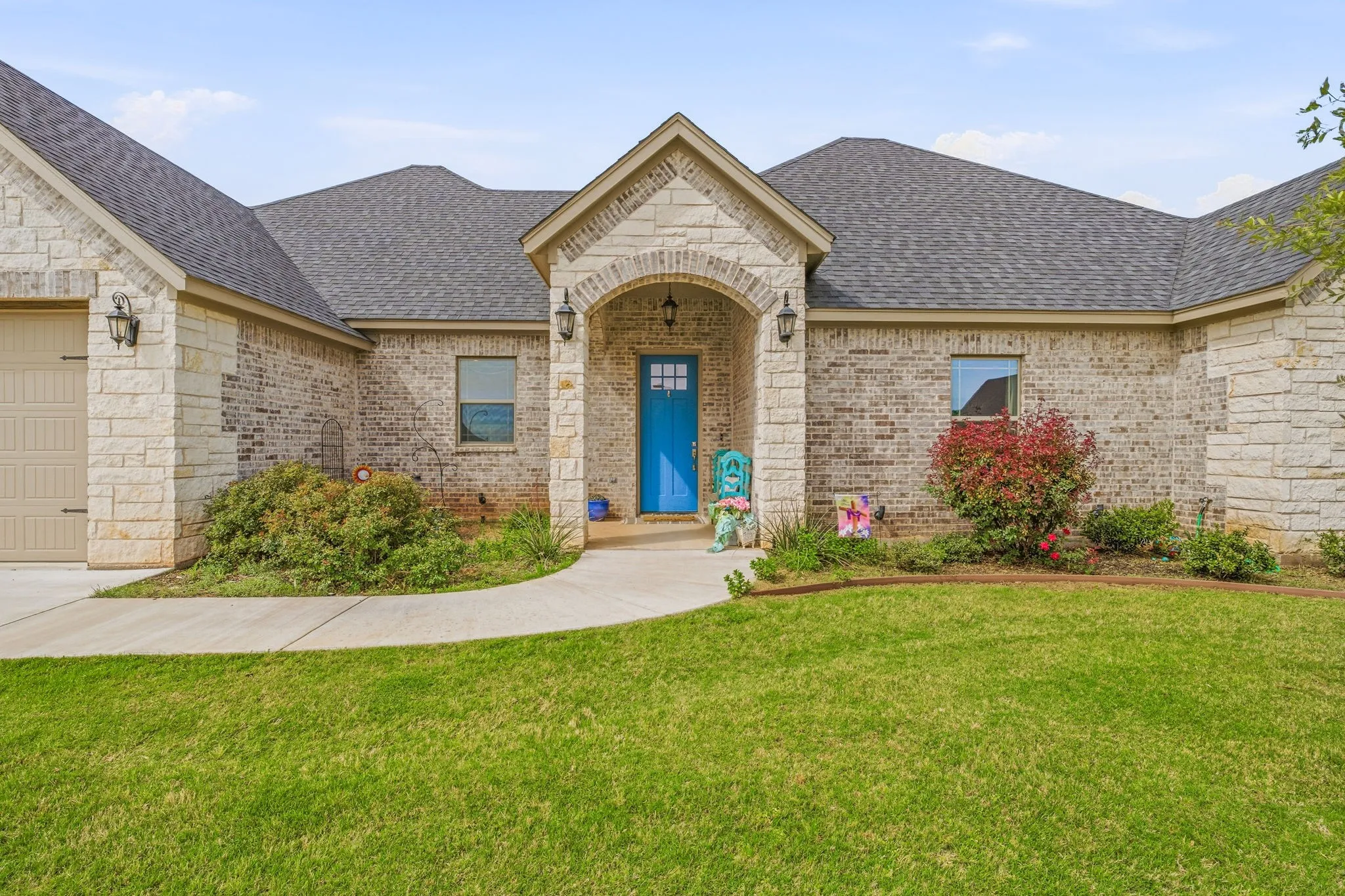 Single Family Residence For Sale in Erath County , 191 Crenshaw Court, Stephenville, Texas 76401, 4 Bedroom, 2 Bathroom, 2 Garage spaces, 2,293 Sqft, built in 2022, Preowned, Price $516,000, mls#21232813, Real Estate Agent in Stephenville, Homes For Sale in Erath county, Homes For Sale in Stephenville, Realtor in Stephenville Texas, Real Estate Brokerage Independent Realty Texas, Luminita Cordes Realtor