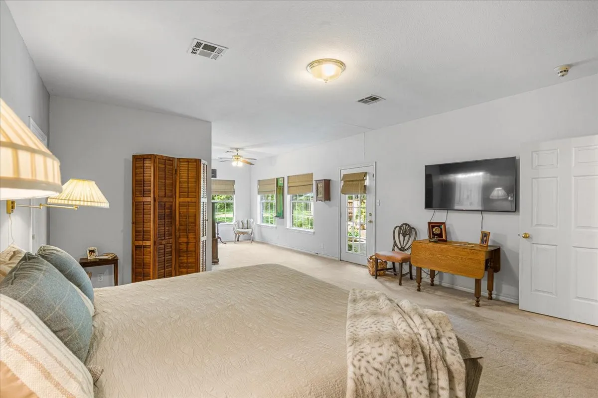 Single Family Residence For Sale in Navarro County , 602 Mills Place, Corsicana, Texas 75110, 4 Bedroom, 4 Bathroom, 2 Garage spaces, 4,232 Sqft, built in 1993, Preowned, Price $900,000, mls#21234960, Real Estate Agent in Corsicana, Homes For Sale in Navarro county, Homes For Sale in Corsicana, Realtor in Corsicana Texas, Real Estate Brokerage Independent Realty Texas, Luminita Cordes Realtor