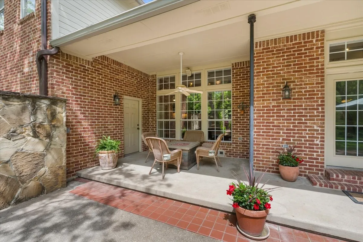 Single Family Residence For Sale in Navarro County , 602 Mills Place, Corsicana, Texas 75110, 4 Bedroom, 4 Bathroom, 2 Garage spaces, 4,232 Sqft, built in 1993, Preowned, Price $900,000, mls#21234960, Real Estate Agent in Corsicana, Homes For Sale in Navarro county, Homes For Sale in Corsicana, Realtor in Corsicana Texas, Real Estate Brokerage Independent Realty Texas, Luminita Cordes Realtor