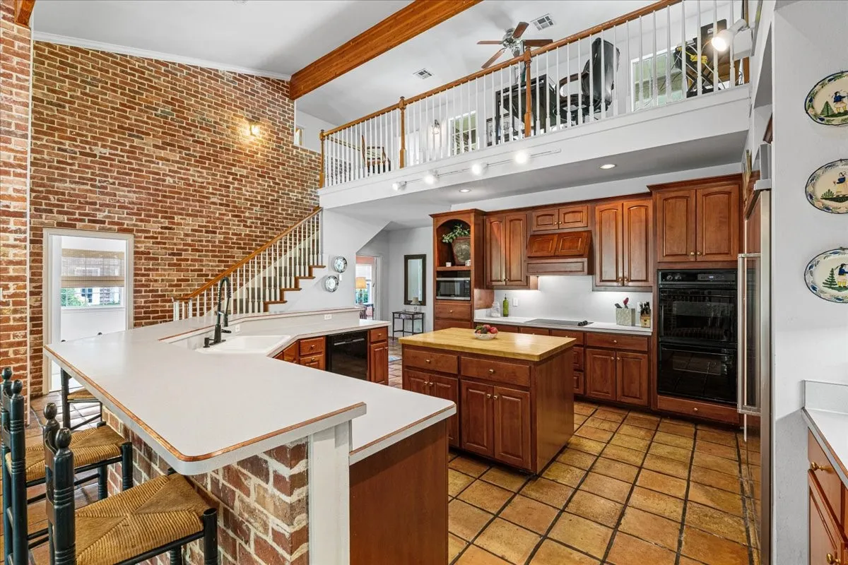 Single Family Residence For Sale in Navarro County , 602 Mills Place, Corsicana, Texas 75110, 4 Bedroom, 4 Bathroom, 2 Garage spaces, 4,232 Sqft, built in 1993, Preowned, Price $900,000, mls#21234960, Real Estate Agent in Corsicana, Homes For Sale in Navarro county, Homes For Sale in Corsicana, Realtor in Corsicana Texas, Real Estate Brokerage Independent Realty Texas, Luminita Cordes Realtor