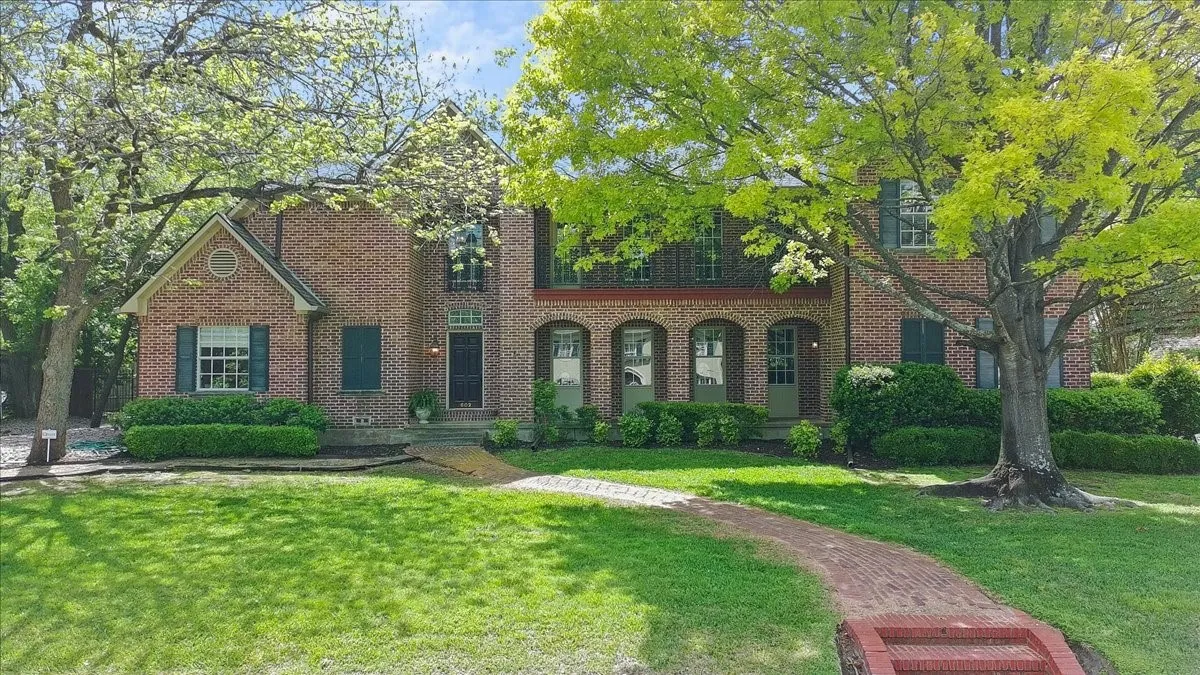 Single Family Residence For Sale in Navarro County , 602 Mills Place, Corsicana, Texas 75110, 4 Bedroom, 4 Bathroom, 2 Garage spaces, 4,232 Sqft, built in 1993, Preowned, Price $900,000, mls#21234960, Real Estate Agent in Corsicana, Homes For Sale in Navarro county, Homes For Sale in Corsicana, Realtor in Corsicana Texas, Real Estate Brokerage Independent Realty Texas, Luminita Cordes Realtor
