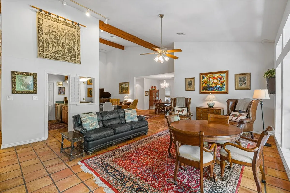 Single Family Residence For Sale in Navarro County , 602 Mills Place, Corsicana, Texas 75110, 4 Bedroom, 4 Bathroom, 2 Garage spaces, 4,232 Sqft, built in 1993, Preowned, Price $900,000, mls#21234960, Real Estate Agent in Corsicana, Homes For Sale in Navarro county, Homes For Sale in Corsicana, Realtor in Corsicana Texas, Real Estate Brokerage Independent Realty Texas, Luminita Cordes Realtor