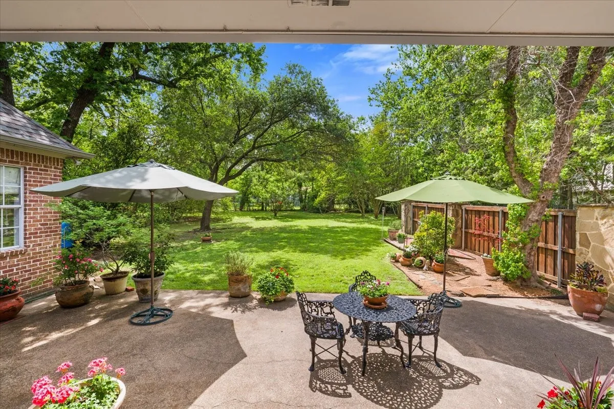 Single Family Residence For Sale in Navarro County , 602 Mills Place, Corsicana, Texas 75110, 4 Bedroom, 4 Bathroom, 2 Garage spaces, 4,232 Sqft, built in 1993, Preowned, Price $900,000, mls#21234960, Real Estate Agent in Corsicana, Homes For Sale in Navarro county, Homes For Sale in Corsicana, Realtor in Corsicana Texas, Real Estate Brokerage Independent Realty Texas, Luminita Cordes Realtor