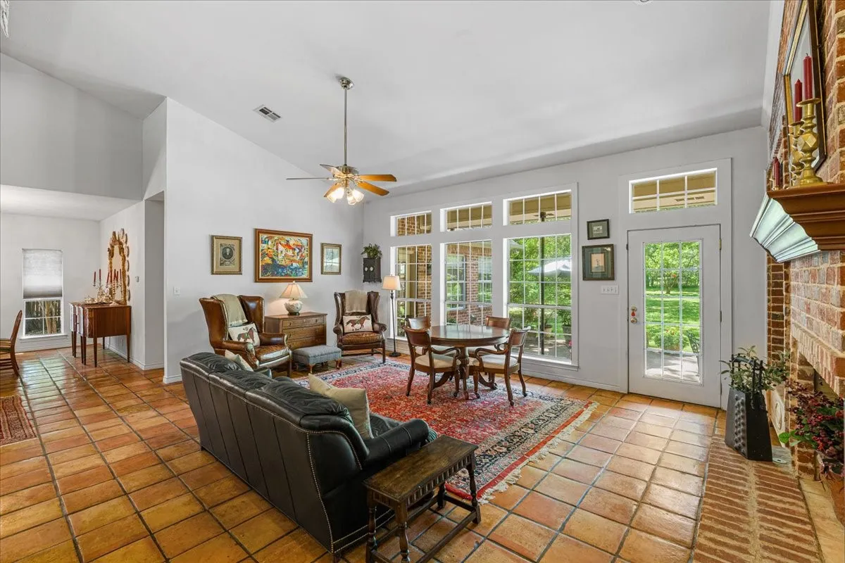 Single Family Residence For Sale in Navarro County , 602 Mills Place, Corsicana, Texas 75110, 4 Bedroom, 4 Bathroom, 2 Garage spaces, 4,232 Sqft, built in 1993, Preowned, Price $900,000, mls#21234960, Real Estate Agent in Corsicana, Homes For Sale in Navarro county, Homes For Sale in Corsicana, Realtor in Corsicana Texas, Real Estate Brokerage Independent Realty Texas, Luminita Cordes Realtor