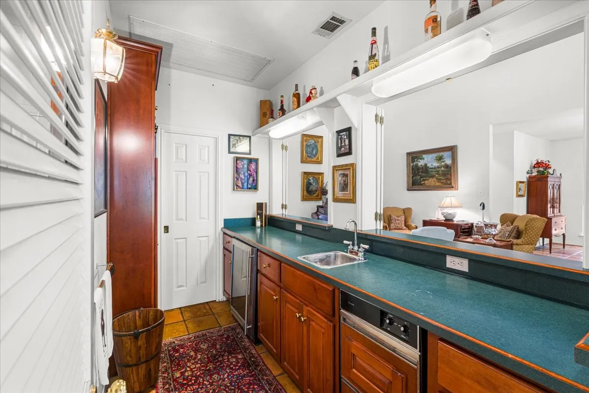 Single Family Residence For Sale in Navarro County , 602 Mills Place, Corsicana, Texas 75110, 4 Bedroom, 4 Bathroom, 2 Garage spaces, 4,232 Sqft, built in 1993, Preowned, Price $900,000, mls#21234960, Real Estate Agent in Corsicana, Homes For Sale in Navarro county, Homes For Sale in Corsicana, Realtor in Corsicana Texas, Real Estate Brokerage Independent Realty Texas, Luminita Cordes Realtor