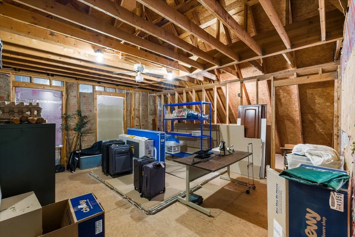Single Family Residence For Sale in Navarro County , 602 Mills Place, Corsicana, Texas 75110, 4 Bedroom, 4 Bathroom, 2 Garage spaces, 4,232 Sqft, built in 1993, Preowned, Price $900,000, mls#21234960, Real Estate Agent in Corsicana, Homes For Sale in Navarro county, Homes For Sale in Corsicana, Realtor in Corsicana Texas, Real Estate Brokerage Independent Realty Texas, Luminita Cordes Realtor