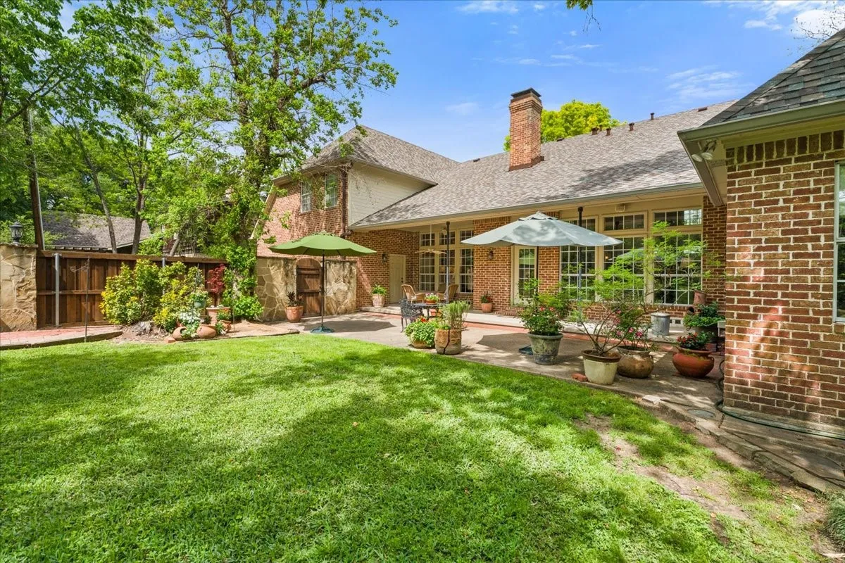 Single Family Residence For Sale in Navarro County , 602 Mills Place, Corsicana, Texas 75110, 4 Bedroom, 4 Bathroom, 2 Garage spaces, 4,232 Sqft, built in 1993, Preowned, Price $900,000, mls#21234960, Real Estate Agent in Corsicana, Homes For Sale in Navarro county, Homes For Sale in Corsicana, Realtor in Corsicana Texas, Real Estate Brokerage Independent Realty Texas, Luminita Cordes Realtor