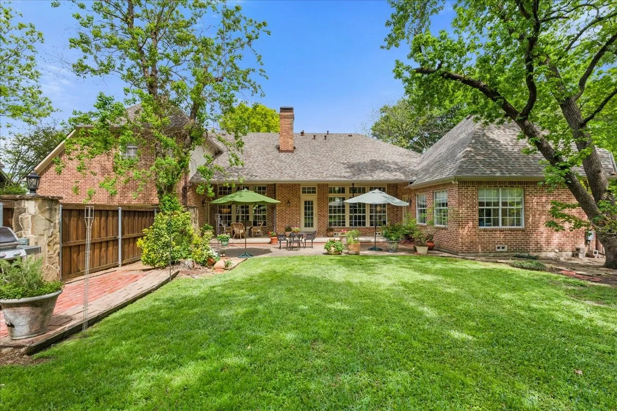 Single Family Residence For Sale in Navarro County , 602 Mills Place, Corsicana, Texas 75110, 4 Bedroom, 4 Bathroom, 2 Garage spaces, 4,232 Sqft, built in 1993, Preowned, Price $900,000, mls#21234960, Real Estate Agent in Corsicana, Homes For Sale in Navarro county, Homes For Sale in Corsicana, Realtor in Corsicana Texas, Real Estate Brokerage Independent Realty Texas, Luminita Cordes Realtor