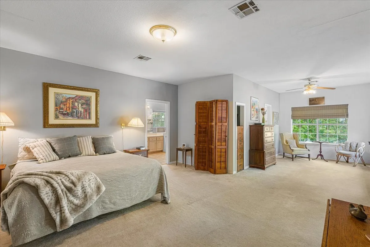 Single Family Residence For Sale in Navarro County , 602 Mills Place, Corsicana, Texas 75110, 4 Bedroom, 4 Bathroom, 2 Garage spaces, 4,232 Sqft, built in 1993, Preowned, Price $900,000, mls#21234960, Real Estate Agent in Corsicana, Homes For Sale in Navarro county, Homes For Sale in Corsicana, Realtor in Corsicana Texas, Real Estate Brokerage Independent Realty Texas, Luminita Cordes Realtor