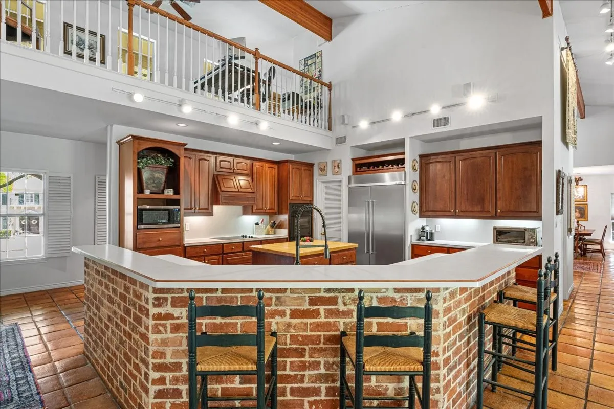 Single Family Residence For Sale in Navarro County , 602 Mills Place, Corsicana, Texas 75110, 4 Bedroom, 4 Bathroom, 2 Garage spaces, 4,232 Sqft, built in 1993, Preowned, Price $900,000, mls#21234960, Real Estate Agent in Corsicana, Homes For Sale in Navarro county, Homes For Sale in Corsicana, Realtor in Corsicana Texas, Real Estate Brokerage Independent Realty Texas, Luminita Cordes Realtor