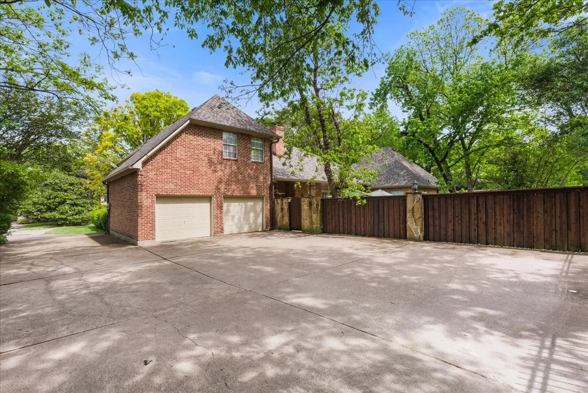 Single Family Residence For Sale in Navarro County , 602 Mills Place, Corsicana, Texas 75110, 4 Bedroom, 4 Bathroom, 2 Garage spaces, 4,232 Sqft, built in 1993, Preowned, Price $900,000, mls#21234960, Real Estate Agent in Corsicana, Homes For Sale in Navarro county, Homes For Sale in Corsicana, Realtor in Corsicana Texas, Real Estate Brokerage Independent Realty Texas, Luminita Cordes Realtor