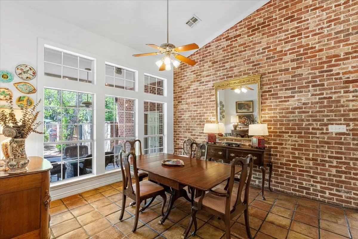 Single Family Residence For Sale in Navarro County , 602 Mills Place, Corsicana, Texas 75110, 4 Bedroom, 4 Bathroom, 2 Garage spaces, 4,232 Sqft, built in 1993, Preowned, Price $900,000, mls#21234960, Real Estate Agent in Corsicana, Homes For Sale in Navarro county, Homes For Sale in Corsicana, Realtor in Corsicana Texas, Real Estate Brokerage Independent Realty Texas, Luminita Cordes Realtor