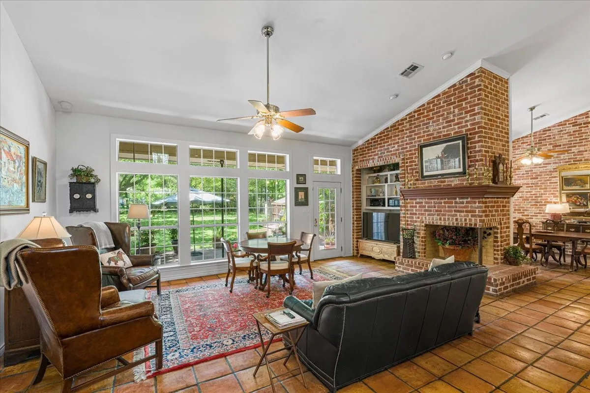 Single Family Residence For Sale in Navarro County , 602 Mills Place, Corsicana, Texas 75110, 4 Bedroom, 4 Bathroom, 2 Garage spaces, 4,232 Sqft, built in 1993, Preowned, Price $900,000, mls#21234960, Real Estate Agent in Corsicana, Homes For Sale in Navarro county, Homes For Sale in Corsicana, Realtor in Corsicana Texas, Real Estate Brokerage Independent Realty Texas, Luminita Cordes Realtor