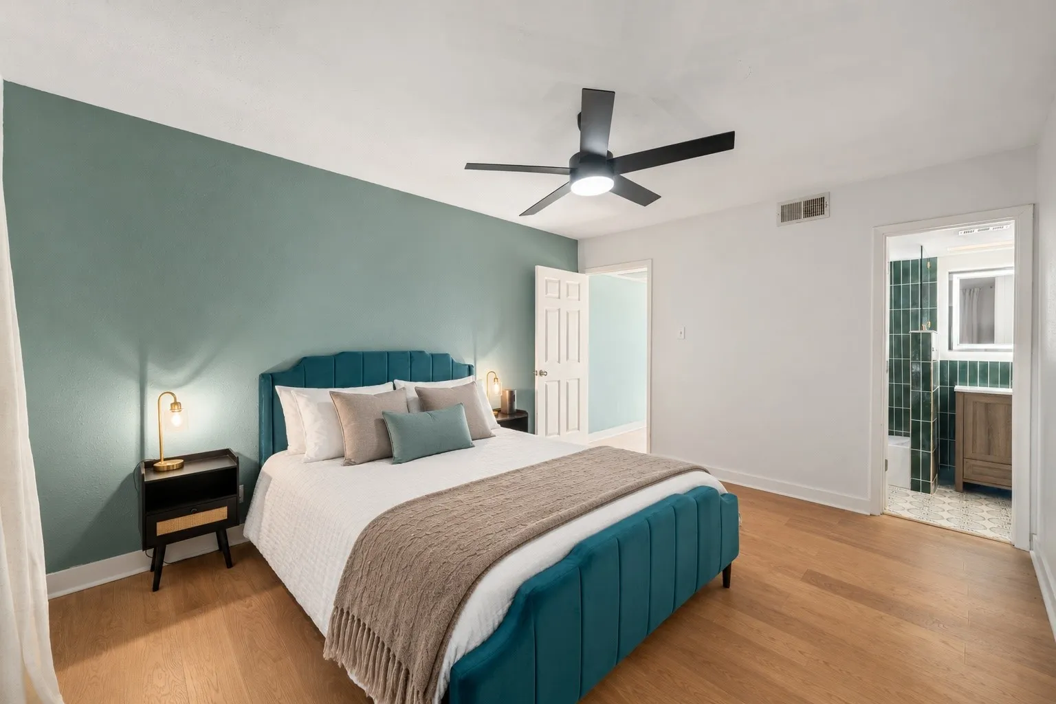 Condominium For Sale in Dallas County , 10215 Regal Oaks Drive A, Dallas, Texas 75230, 2 Bedroom, 2 Bathroom, 2 Garage spaces, 1,461 Sqft, built in 1963, mls#21233911, Real Estate Agent in Dallas, Homes For Sale in Dallas county, Homes For Sale in Dallas, Realtor in Dallas Texas, Real Estate Brokerage Independent Realty Texas, Luminita Cordes Realtor
