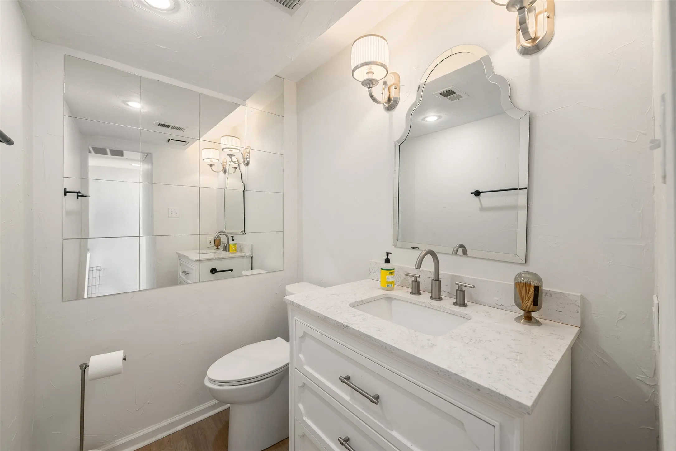 Condominium For Sale in Dallas County , 10215 Regal Oaks Drive A, Dallas, Texas 75230, 2 Bedroom, 2 Bathroom, 2 Garage spaces, 1,461 Sqft, built in 1963, mls#21233911, Real Estate Agent in Dallas, Homes For Sale in Dallas county, Homes For Sale in Dallas, Realtor in Dallas Texas, Real Estate Brokerage Independent Realty Texas, Luminita Cordes Realtor