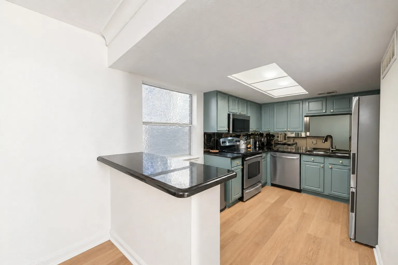 Condominium For Sale in Dallas County , 10215 Regal Oaks Drive A, Dallas, Texas 75230, 2 Bedroom, 2 Bathroom, 2 Garage spaces, 1,461 Sqft, built in 1963, mls#21233911, Real Estate Agent in Dallas, Homes For Sale in Dallas county, Homes For Sale in Dallas, Realtor in Dallas Texas, Real Estate Brokerage Independent Realty Texas, Luminita Cordes Realtor