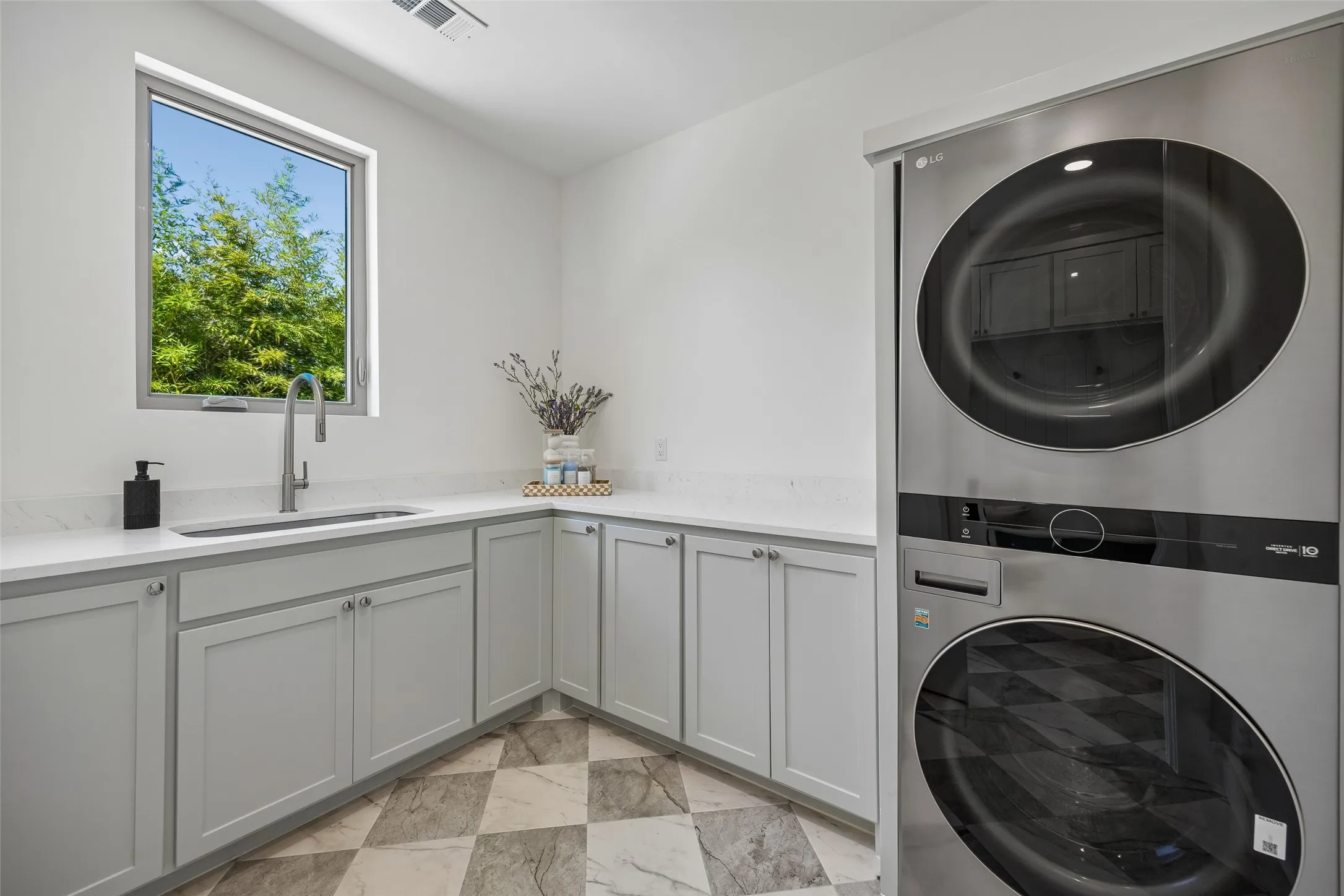 Single Family Residence For Sale in Dallas County , 11131 Hillcrest Road, Dallas, Texas 75230, 5 Bedroom, 6 Bathroom, 2 Garage spaces, 4,216 Sqft, built in 2025, mls#21232108, Real Estate Agent in Dallas, Homes For Sale in Dallas county, Homes For Sale in Dallas, Realtor in Dallas Texas, Real Estate Brokerage Independent Realty Texas, Luminita Cordes Realtor