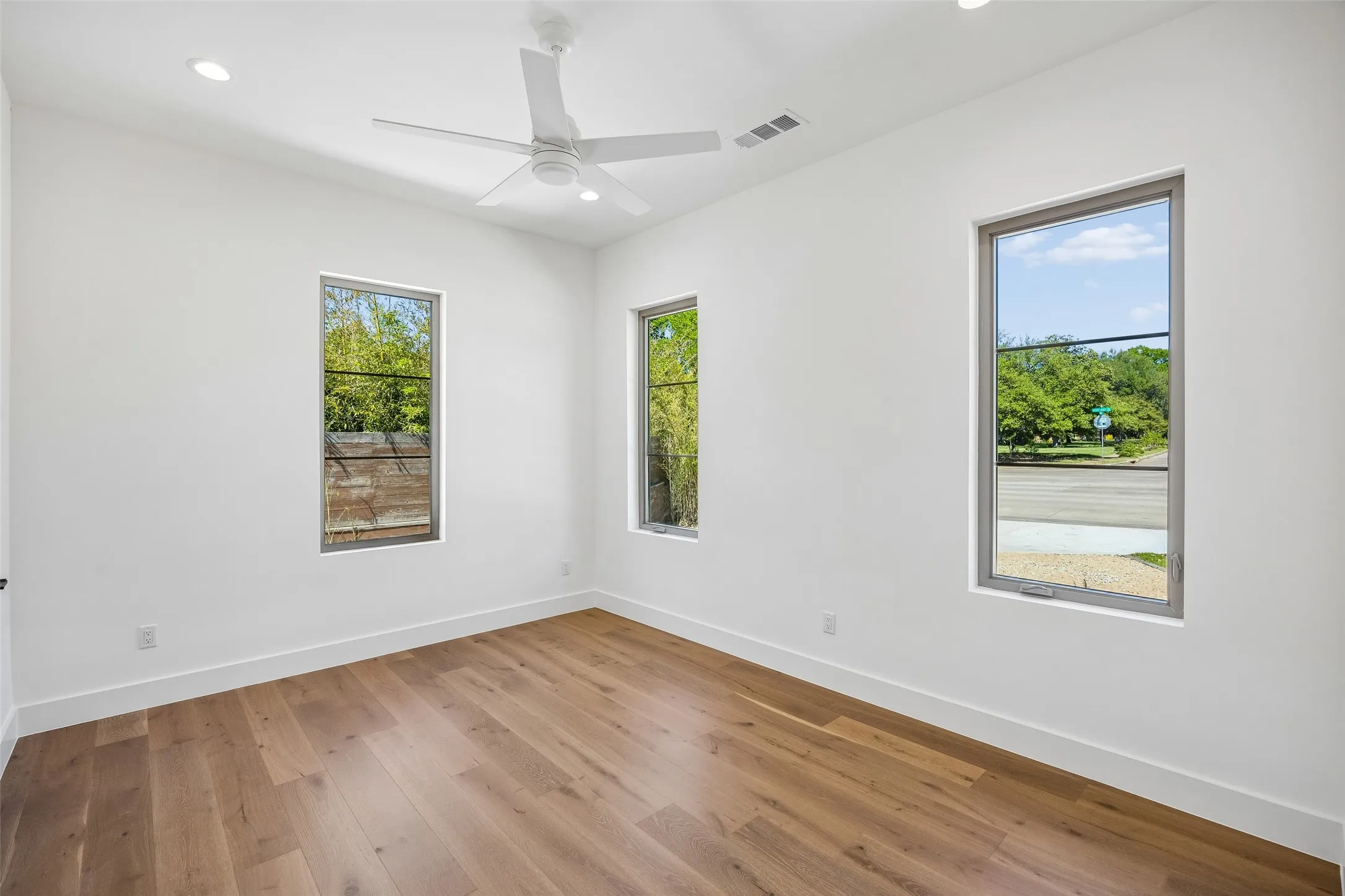 Single Family Residence For Sale in Dallas County , 11131 Hillcrest Road, Dallas, Texas 75230, 5 Bedroom, 6 Bathroom, 2 Garage spaces, 4,216 Sqft, built in 2025, mls#21232108, Real Estate Agent in Dallas, Homes For Sale in Dallas county, Homes For Sale in Dallas, Realtor in Dallas Texas, Real Estate Brokerage Independent Realty Texas, Luminita Cordes Realtor