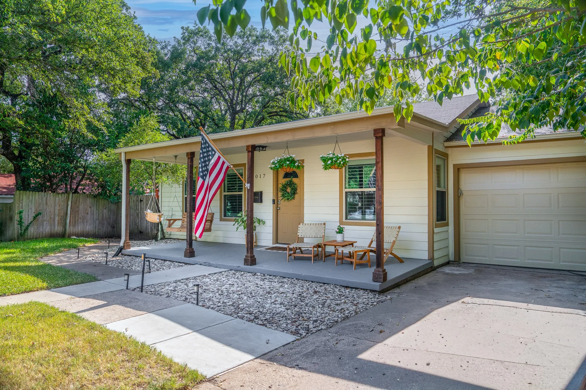 Single Family Residence For Sale in Tarrant County , 2017 Bluebonnet Drive, Fort Worth, Texas 76111, 2 Bedroom, 1 Bathroom, 1 Garage spaces, 1,414 Sqft, built in 1946, mls#21234162, Real Estate Agent in Fort Worth, Homes For Sale in Tarrant county, Homes For Sale in Fort Worth, Realtor in Fort Worth Texas, Real Estate Brokerage Independent Realty Texas, Luminita Cordes Realtor