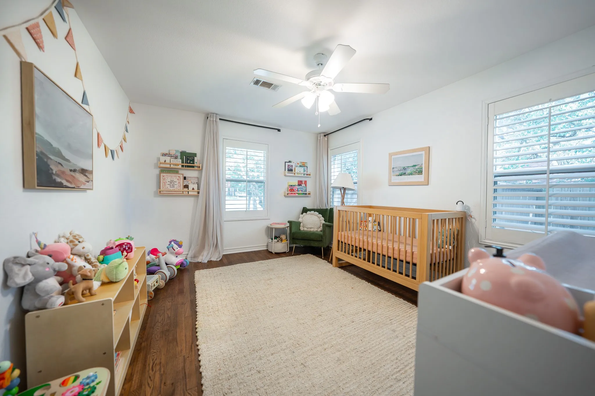 Single Family Residence For Sale in Tarrant County , 2017 Bluebonnet Drive, Fort Worth, Texas 76111, 2 Bedroom, 1 Bathroom, 1 Garage spaces, 1,414 Sqft, built in 1946, mls#21234162, Real Estate Agent in Fort Worth, Homes For Sale in Tarrant county, Homes For Sale in Fort Worth, Realtor in Fort Worth Texas, Real Estate Brokerage Independent Realty Texas, Luminita Cordes Realtor