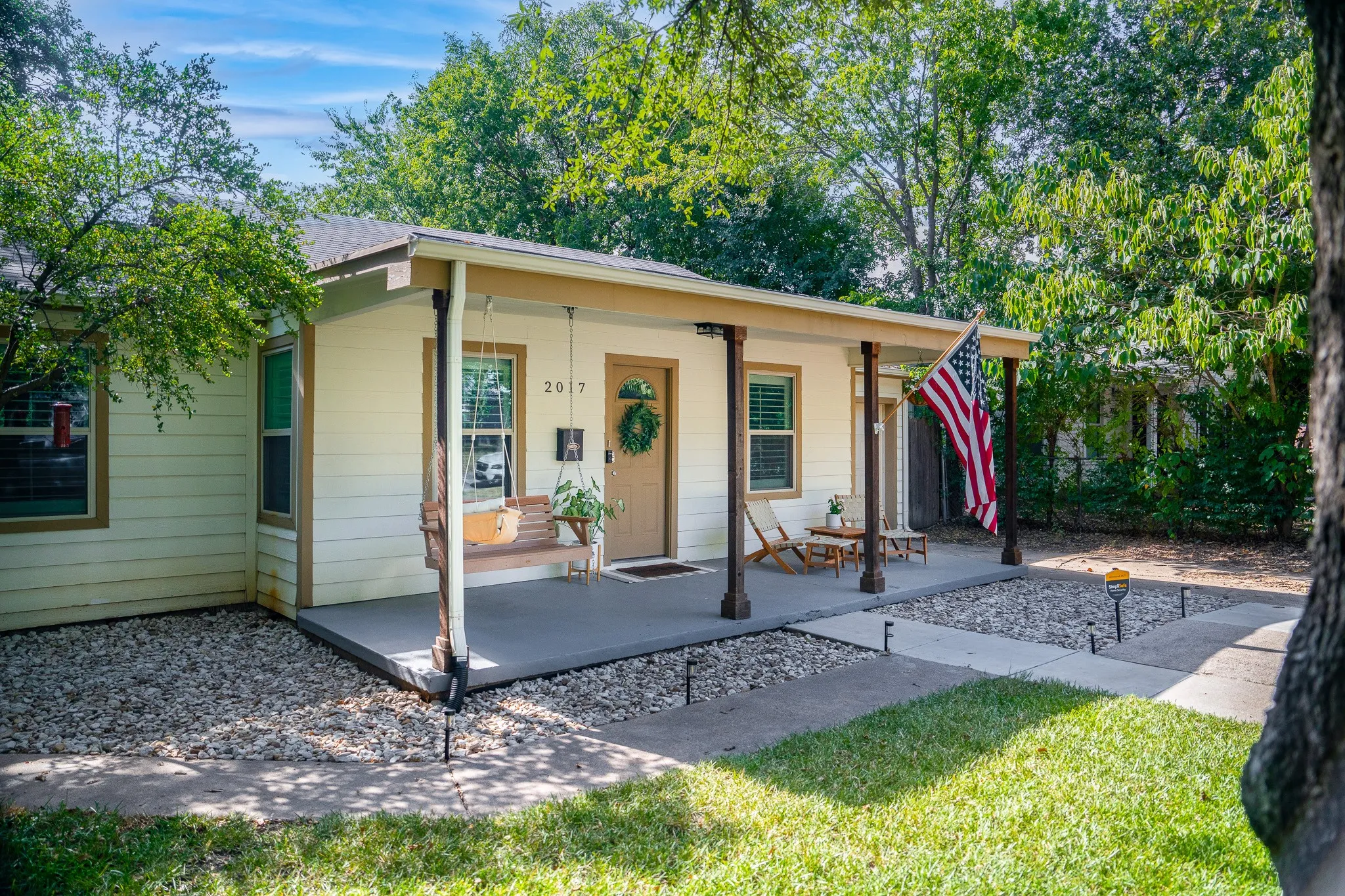 Single Family Residence For Sale in Tarrant County , 2017 Bluebonnet Drive, Fort Worth, Texas 76111, 2 Bedroom, 1 Bathroom, 1 Garage spaces, 1,414 Sqft, built in 1946, mls#21234162, Real Estate Agent in Fort Worth, Homes For Sale in Tarrant county, Homes For Sale in Fort Worth, Realtor in Fort Worth Texas, Real Estate Brokerage Independent Realty Texas, Luminita Cordes Realtor