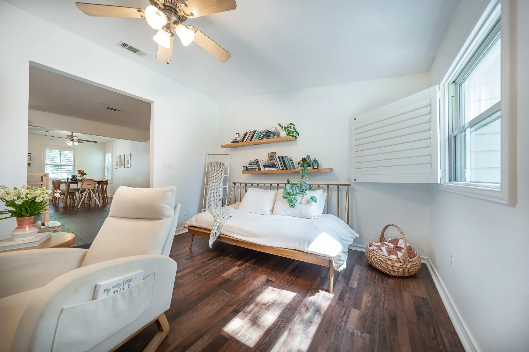 Single Family Residence For Sale in Tarrant County , 2017 Bluebonnet Drive, Fort Worth, Texas 76111, 2 Bedroom, 1 Bathroom, 1 Garage spaces, 1,414 Sqft, built in 1946, mls#21234162, Real Estate Agent in Fort Worth, Homes For Sale in Tarrant county, Homes For Sale in Fort Worth, Realtor in Fort Worth Texas, Real Estate Brokerage Independent Realty Texas, Luminita Cordes Realtor
