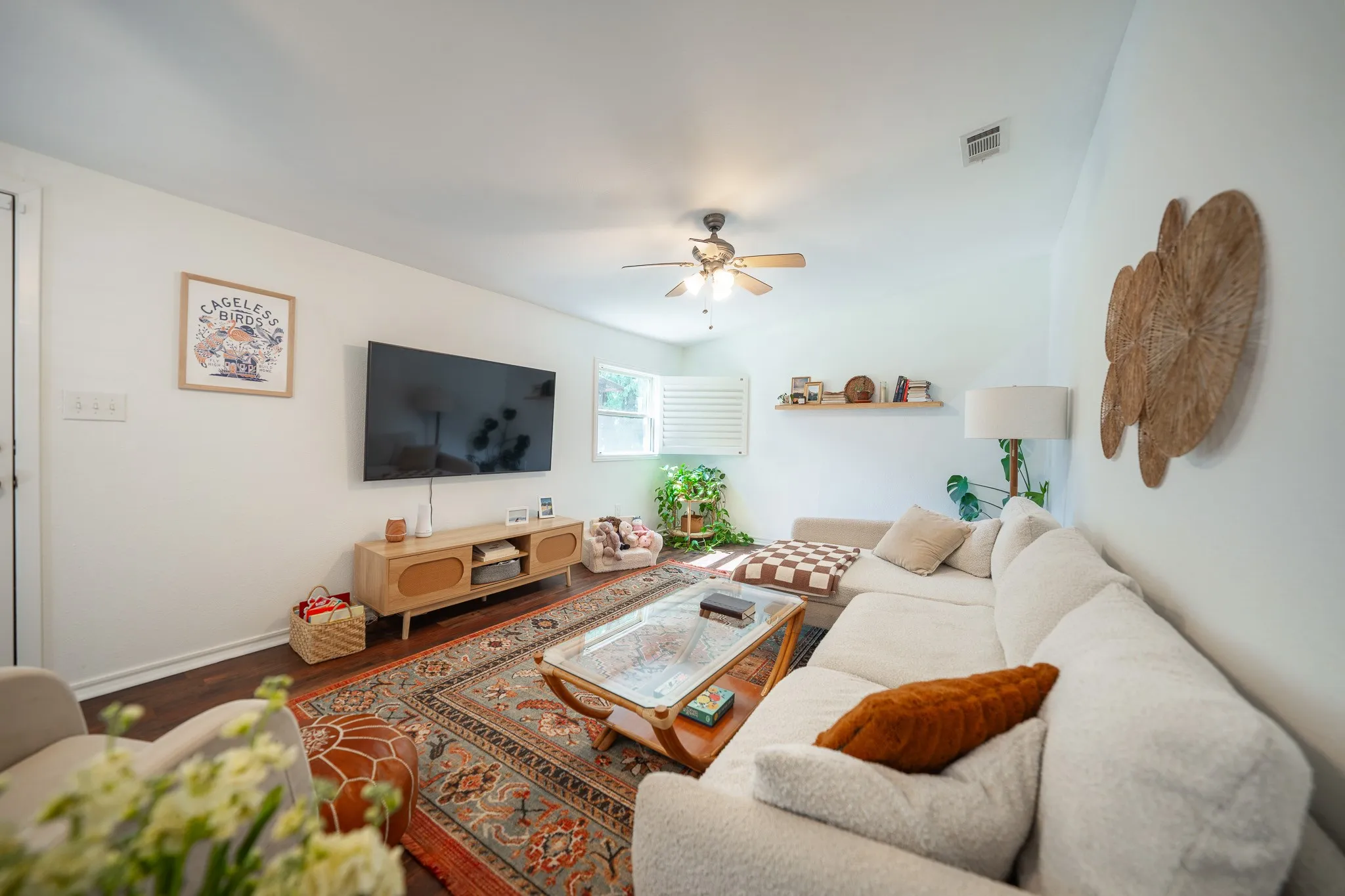 Single Family Residence For Sale in Tarrant County , 2017 Bluebonnet Drive, Fort Worth, Texas 76111, 2 Bedroom, 1 Bathroom, 1 Garage spaces, 1,414 Sqft, built in 1946, mls#21234162, Real Estate Agent in Fort Worth, Homes For Sale in Tarrant county, Homes For Sale in Fort Worth, Realtor in Fort Worth Texas, Real Estate Brokerage Independent Realty Texas, Luminita Cordes Realtor