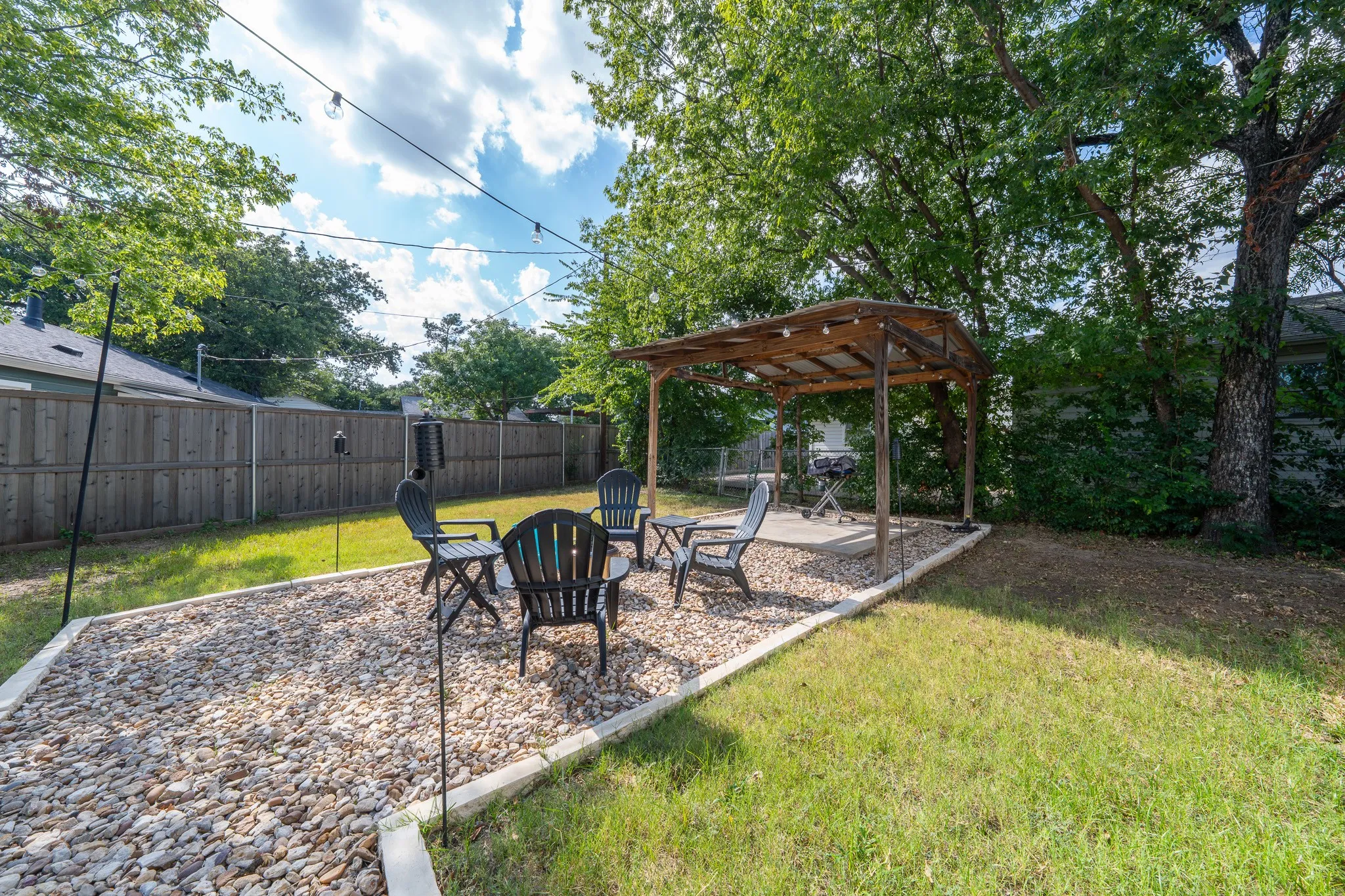 Single Family Residence For Sale in Tarrant County , 2017 Bluebonnet Drive, Fort Worth, Texas 76111, 2 Bedroom, 1 Bathroom, 1 Garage spaces, 1,414 Sqft, built in 1946, mls#21234162, Real Estate Agent in Fort Worth, Homes For Sale in Tarrant county, Homes For Sale in Fort Worth, Realtor in Fort Worth Texas, Real Estate Brokerage Independent Realty Texas, Luminita Cordes Realtor