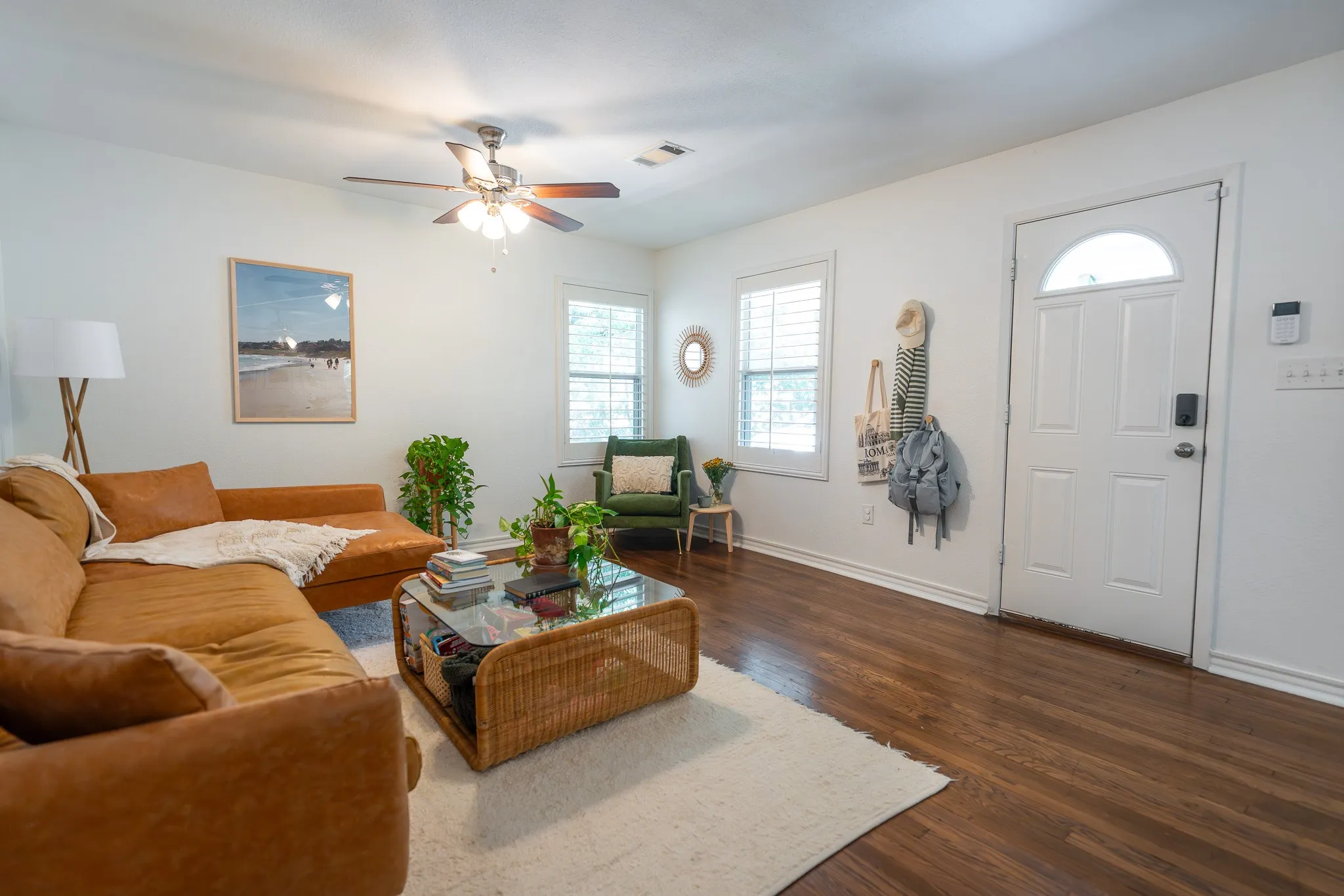 Single Family Residence For Sale in Tarrant County , 2017 Bluebonnet Drive, Fort Worth, Texas 76111, 2 Bedroom, 1 Bathroom, 1 Garage spaces, 1,414 Sqft, built in 1946, mls#21234162, Real Estate Agent in Fort Worth, Homes For Sale in Tarrant county, Homes For Sale in Fort Worth, Realtor in Fort Worth Texas, Real Estate Brokerage Independent Realty Texas, Luminita Cordes Realtor
