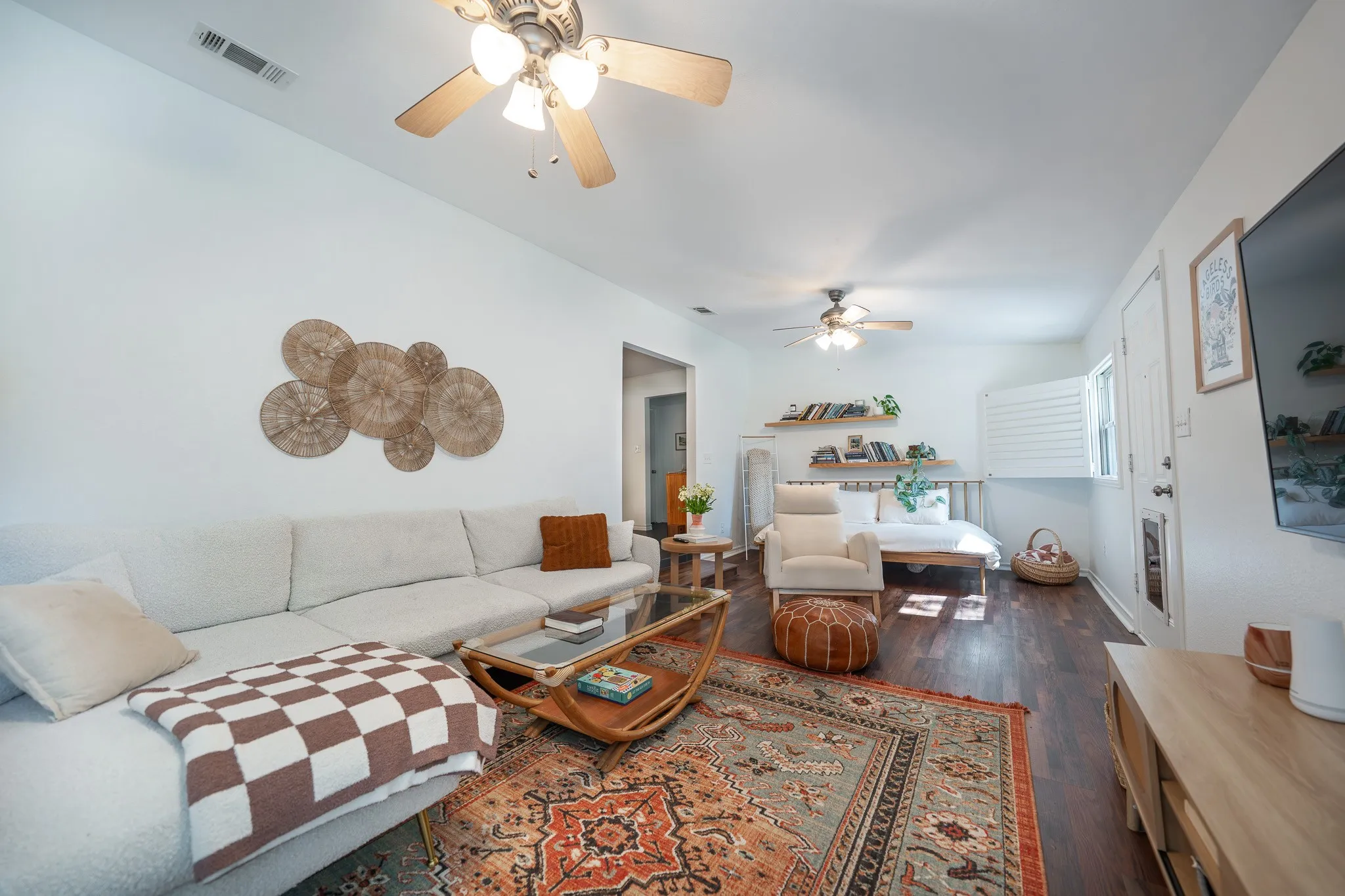 Single Family Residence For Sale in Tarrant County , 2017 Bluebonnet Drive, Fort Worth, Texas 76111, 2 Bedroom, 1 Bathroom, 1 Garage spaces, 1,414 Sqft, built in 1946, mls#21234162, Real Estate Agent in Fort Worth, Homes For Sale in Tarrant county, Homes For Sale in Fort Worth, Realtor in Fort Worth Texas, Real Estate Brokerage Independent Realty Texas, Luminita Cordes Realtor