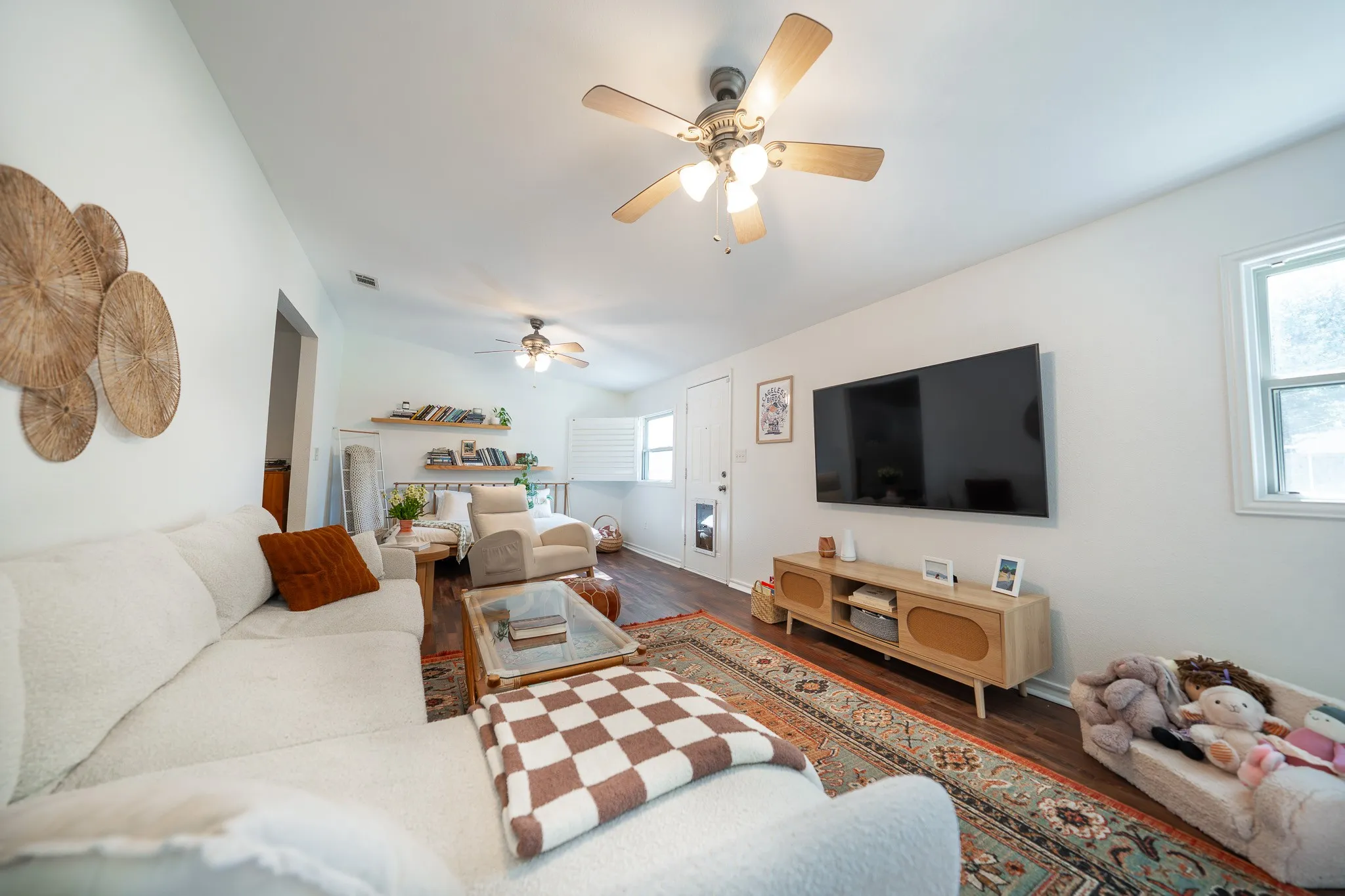 Single Family Residence For Sale in Tarrant County , 2017 Bluebonnet Drive, Fort Worth, Texas 76111, 2 Bedroom, 1 Bathroom, 1 Garage spaces, 1,414 Sqft, built in 1946, mls#21234162, Real Estate Agent in Fort Worth, Homes For Sale in Tarrant county, Homes For Sale in Fort Worth, Realtor in Fort Worth Texas, Real Estate Brokerage Independent Realty Texas, Luminita Cordes Realtor