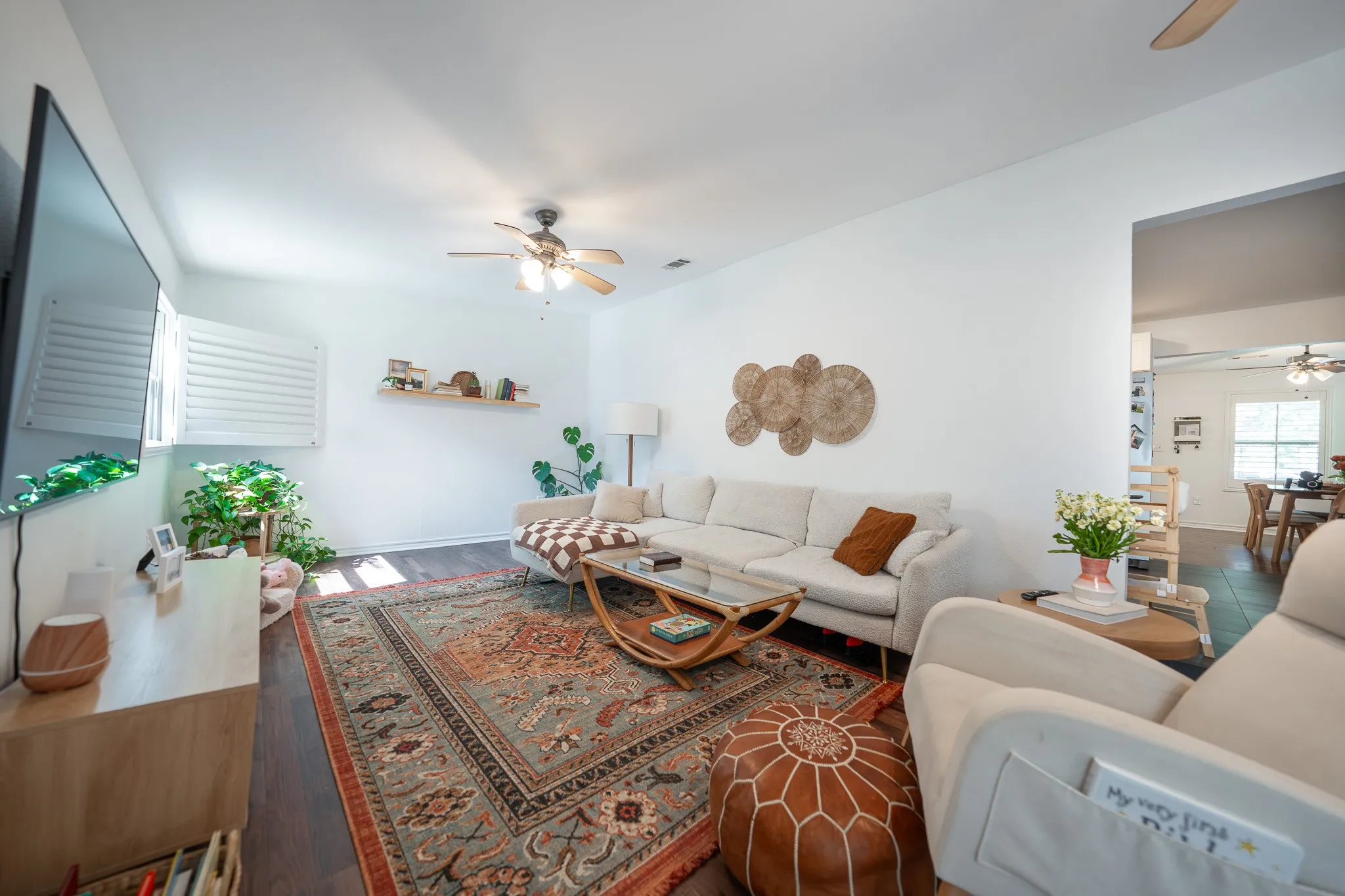 Single Family Residence For Sale in Tarrant County , 2017 Bluebonnet Drive, Fort Worth, Texas 76111, 2 Bedroom, 1 Bathroom, 1 Garage spaces, 1,414 Sqft, built in 1946, mls#21234162, Real Estate Agent in Fort Worth, Homes For Sale in Tarrant county, Homes For Sale in Fort Worth, Realtor in Fort Worth Texas, Real Estate Brokerage Independent Realty Texas, Luminita Cordes Realtor