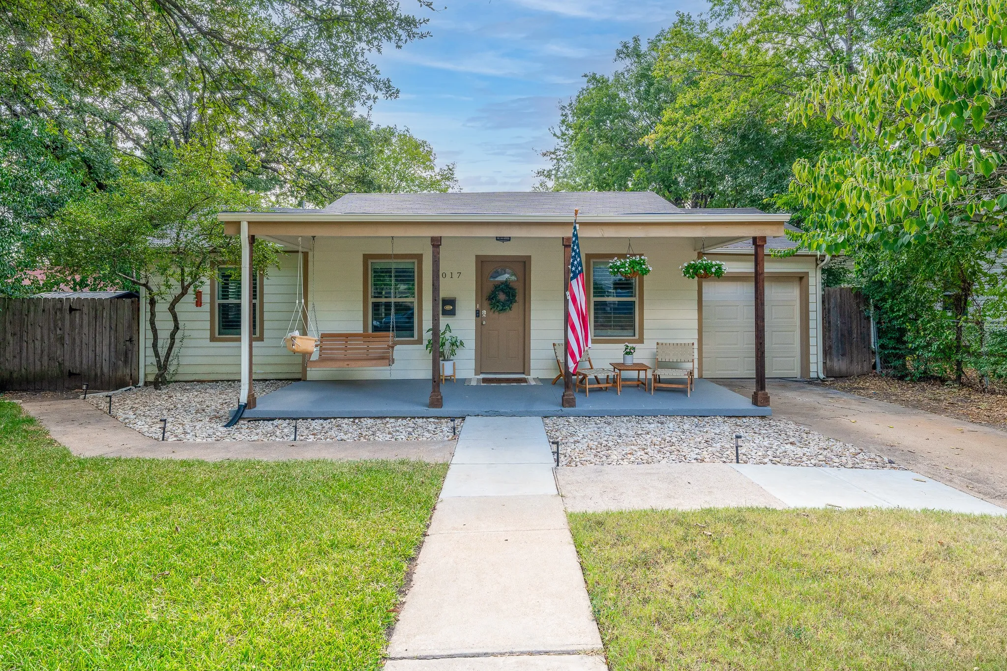 Single Family Residence For Sale in Tarrant County , 2017 Bluebonnet Drive, Fort Worth, Texas 76111, 2 Bedroom, 1 Bathroom, 1 Garage spaces, 1,414 Sqft, built in 1946, mls#21234162, Real Estate Agent in Fort Worth, Homes For Sale in Tarrant county, Homes For Sale in Fort Worth, Realtor in Fort Worth Texas, Real Estate Brokerage Independent Realty Texas, Luminita Cordes Realtor